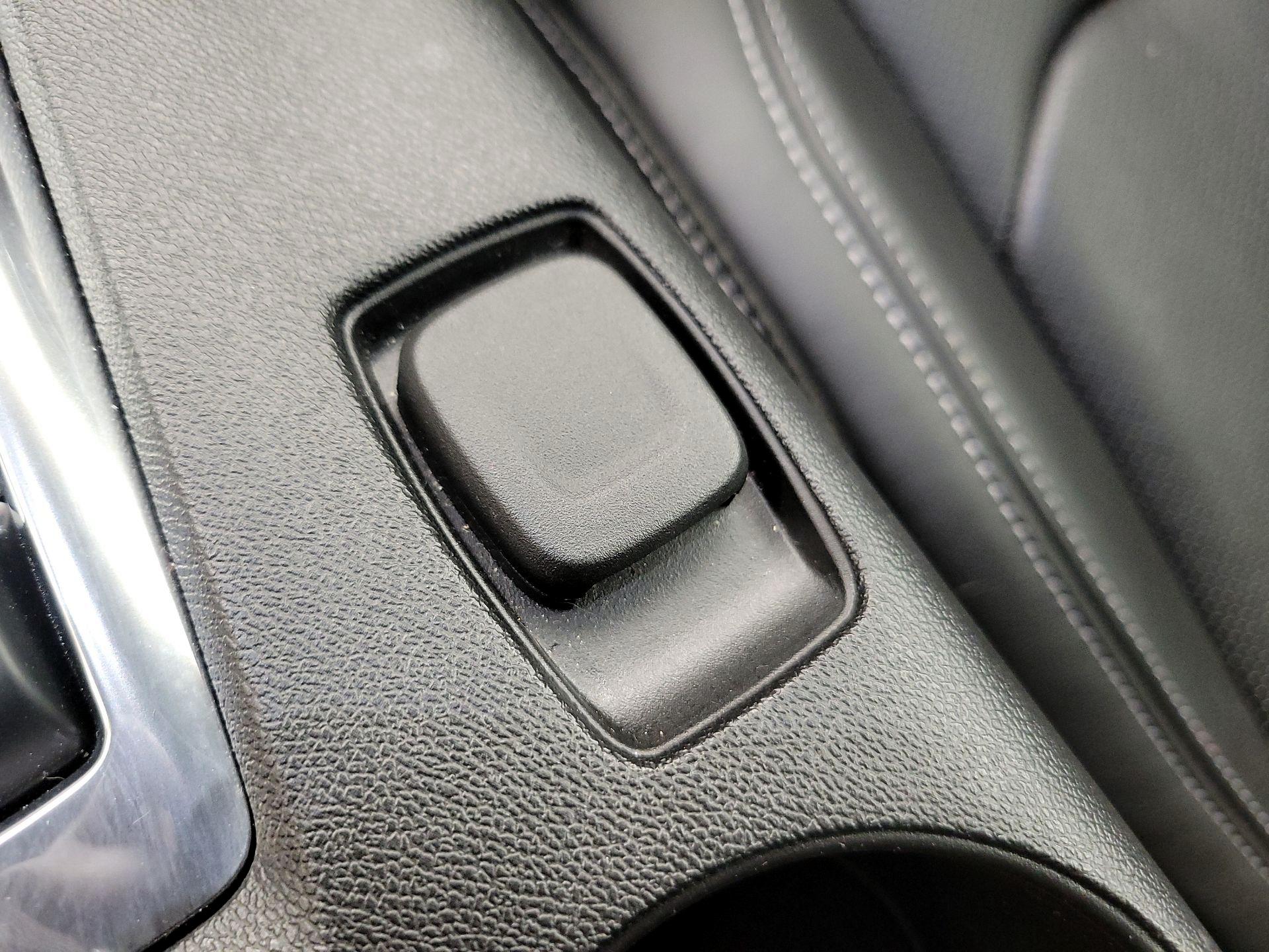 Thumbnail: 2020 Chevrolet Camaro - 18