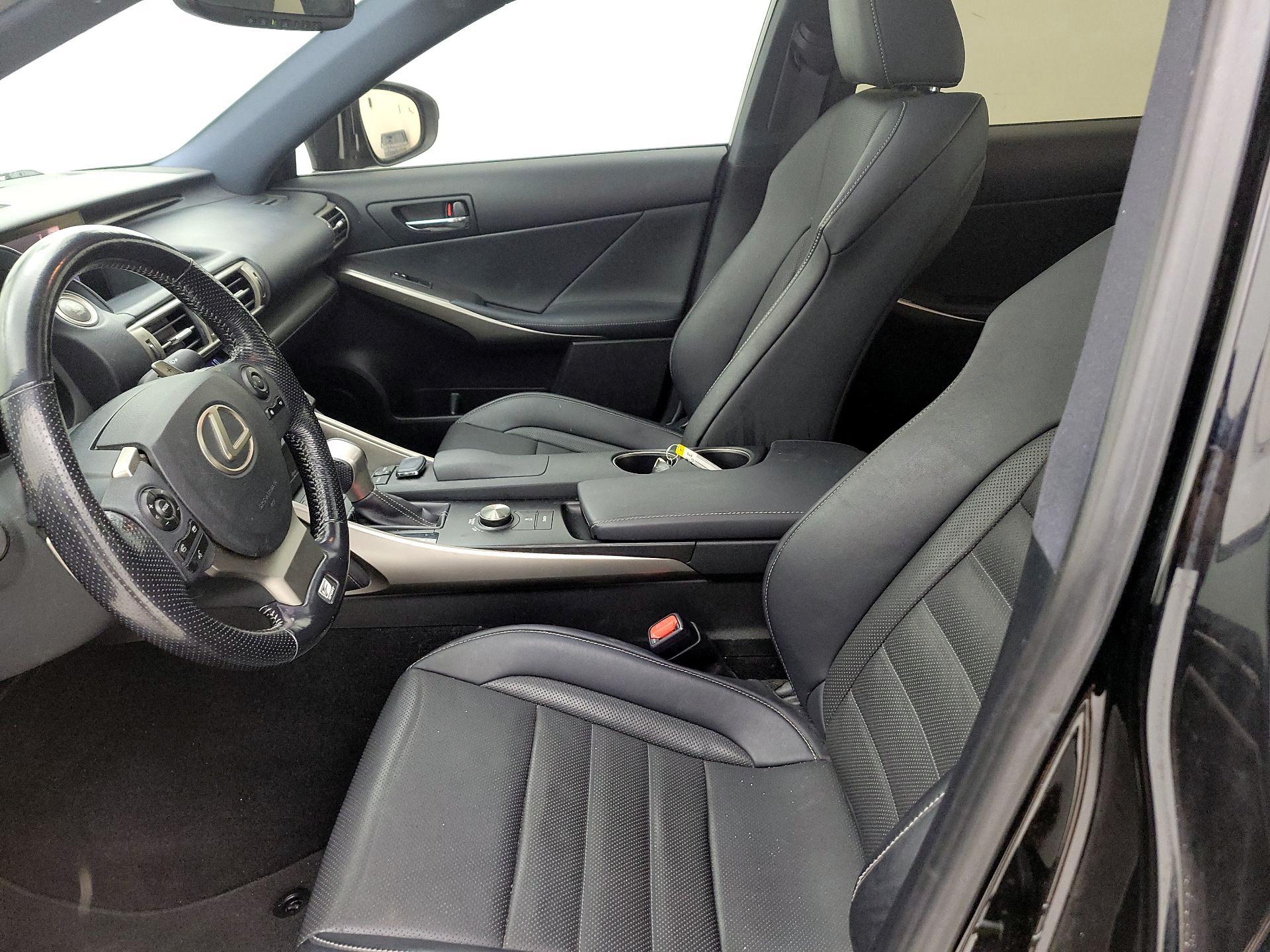 Thumbnail: 2016 Lexus IS - 11