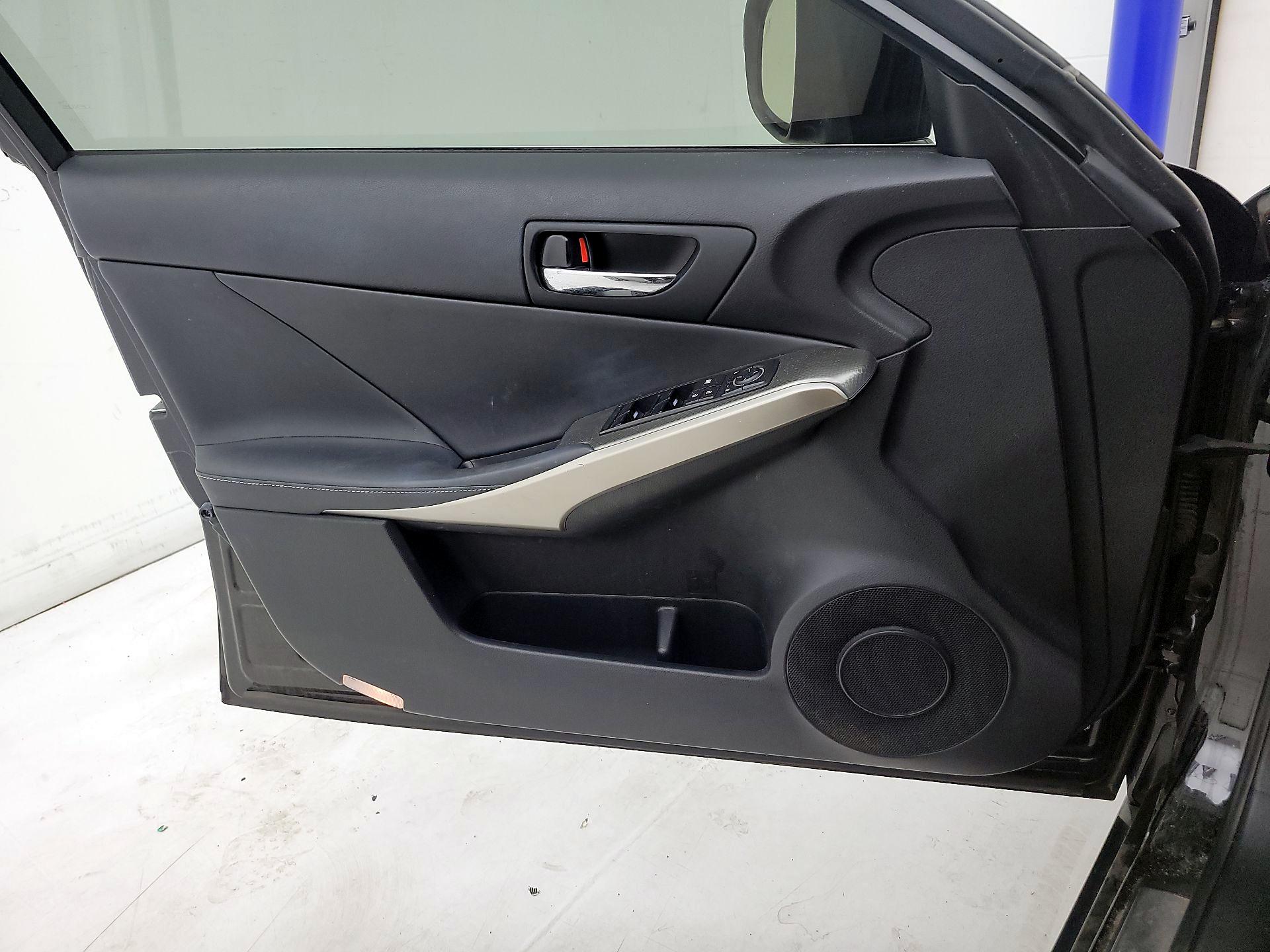 Thumbnail: 2016 Lexus IS - 12