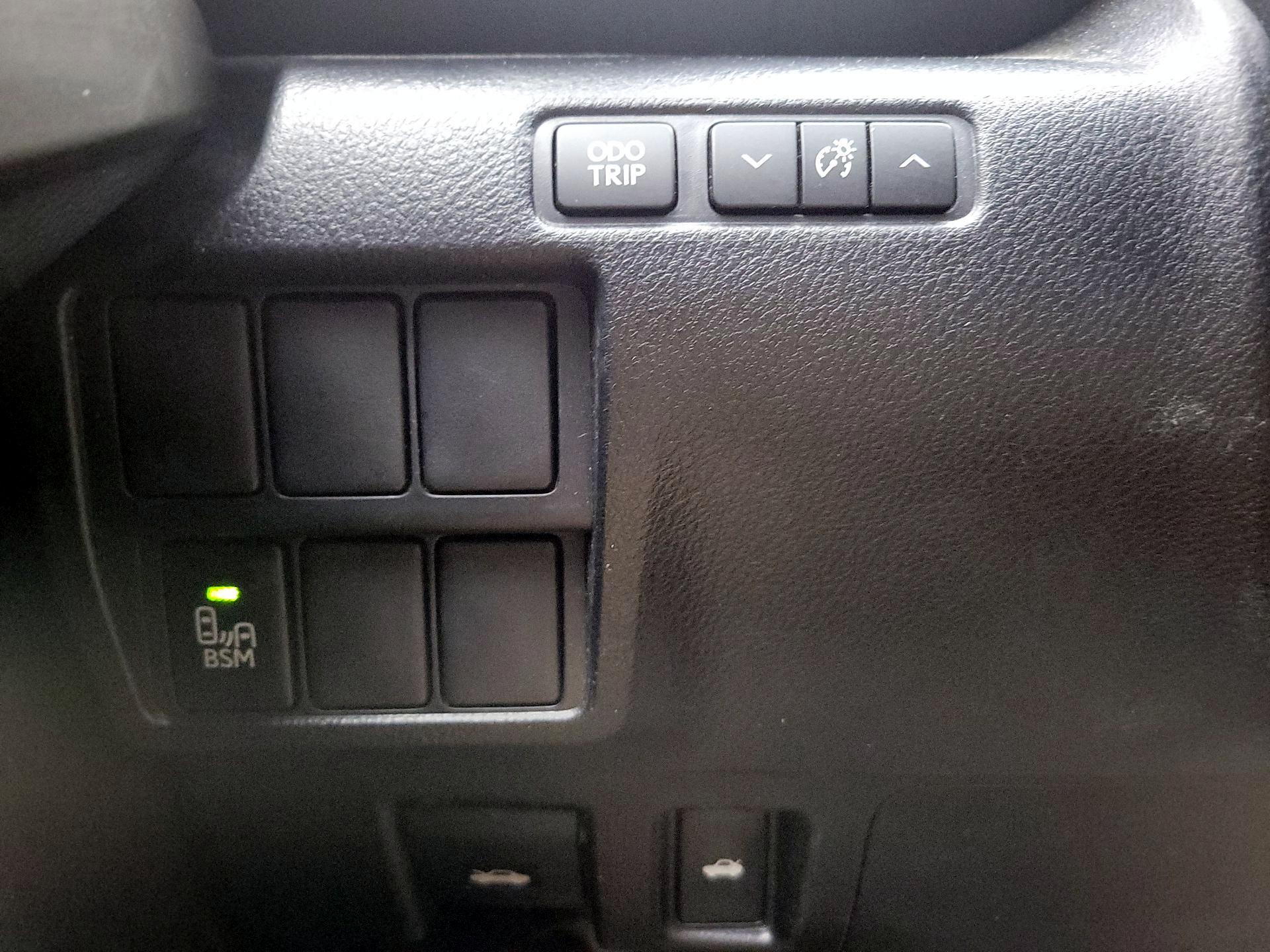 Thumbnail: 2016 Lexus IS - 13