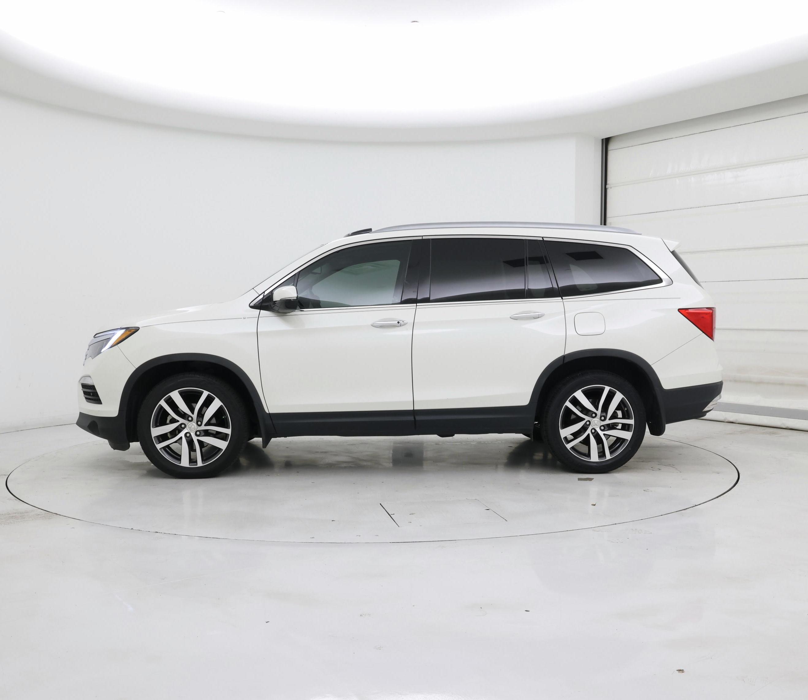 Thumbnail: 2018 Honda Pilot - 3