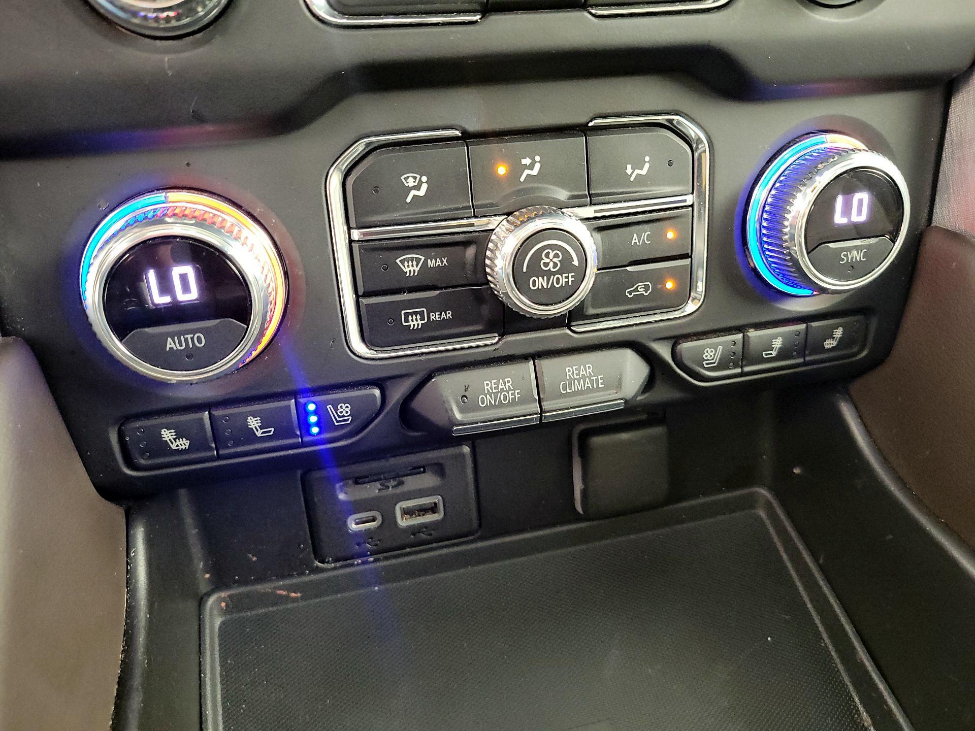 Thumbnail: 2021 GMC Yukon XL - 17