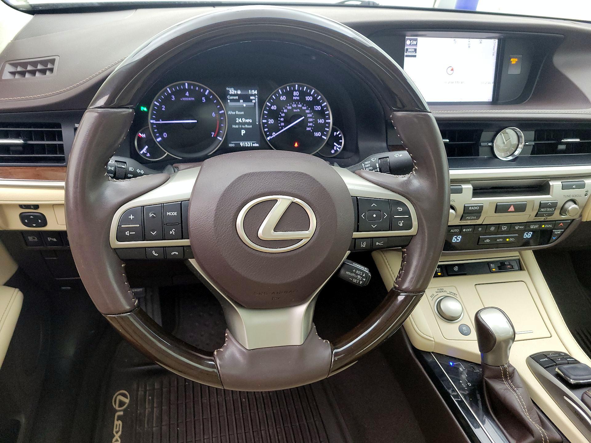 Thumbnail: 2018 Lexus ES - 10