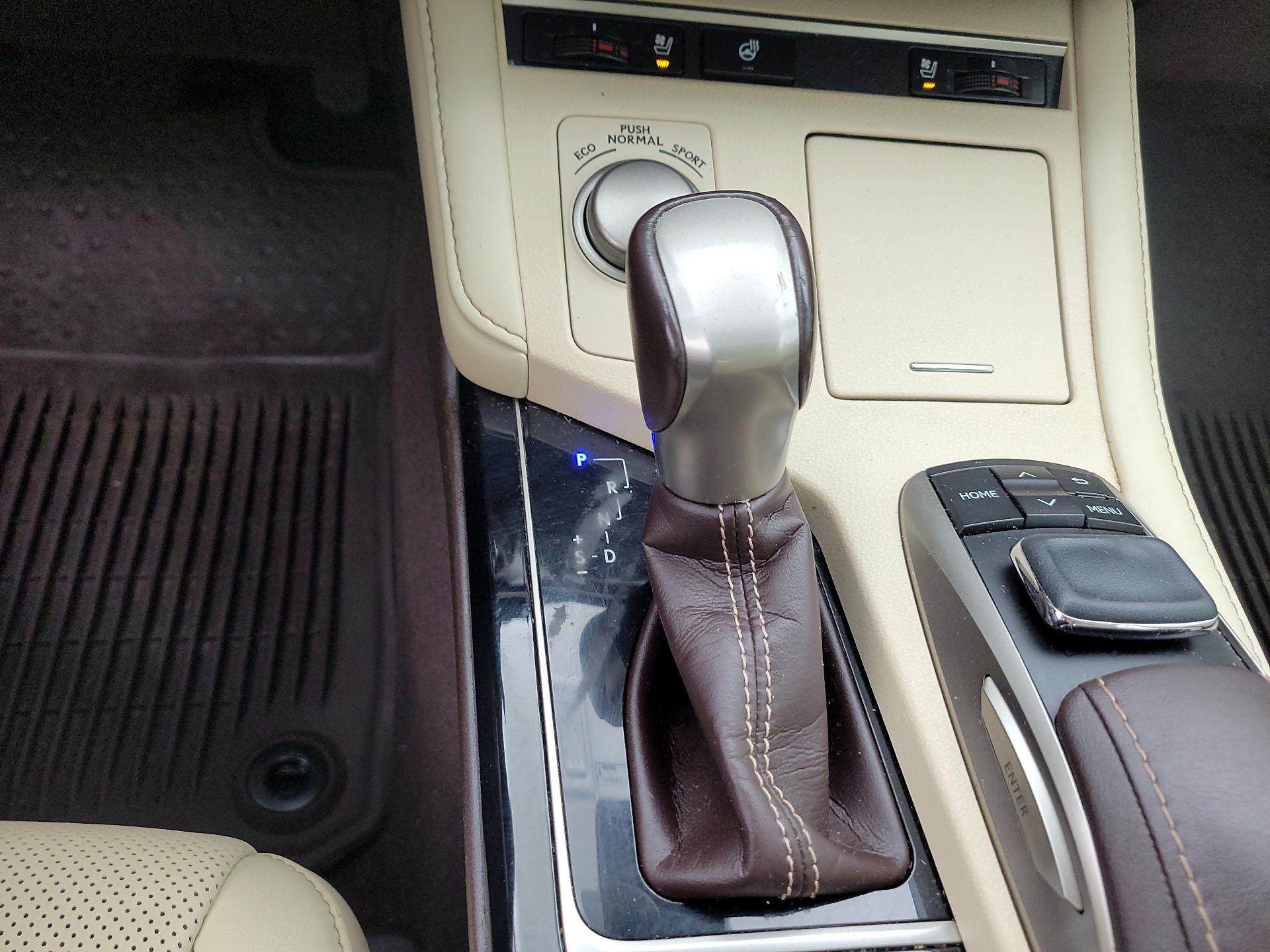 Thumbnail: 2018 Lexus ES - 18