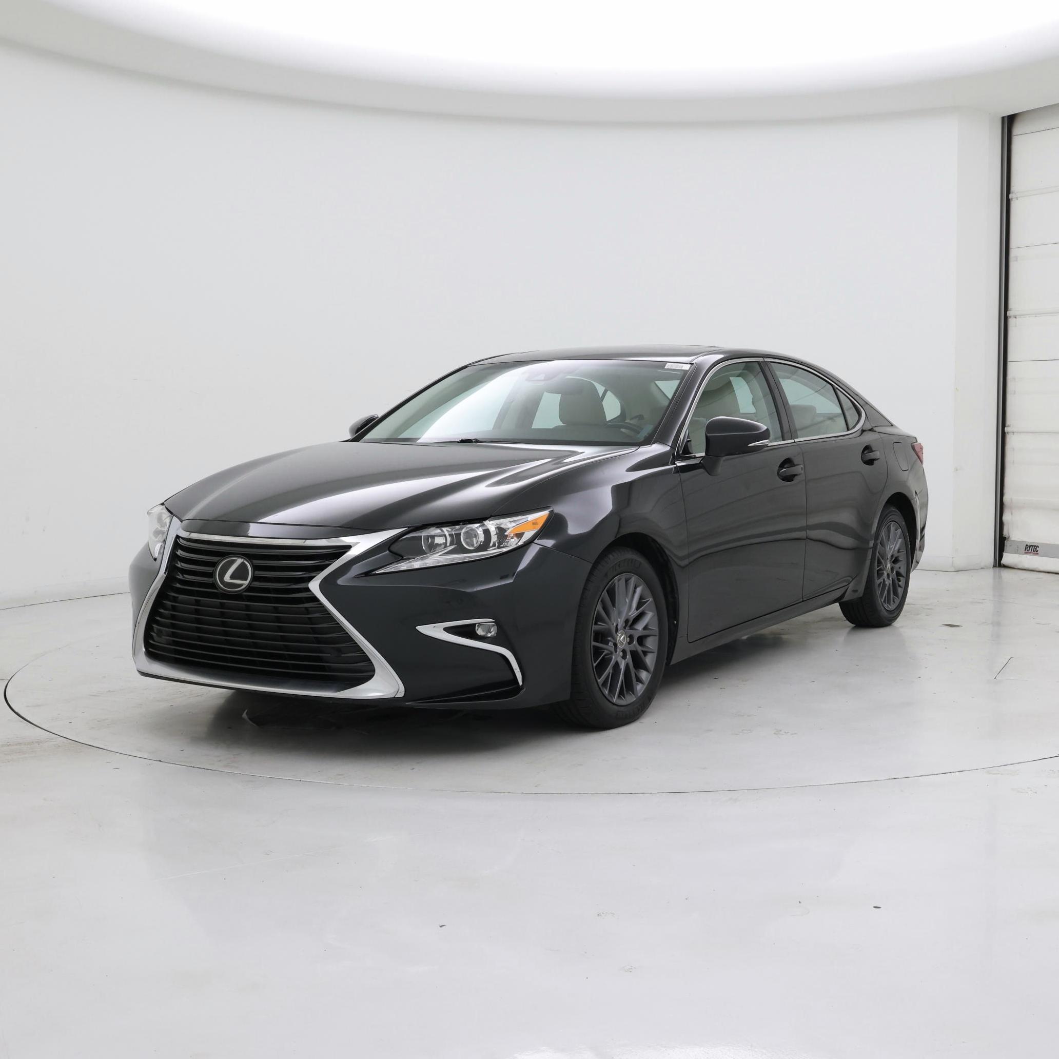 Thumbnail: 2018 Lexus ES - 4
