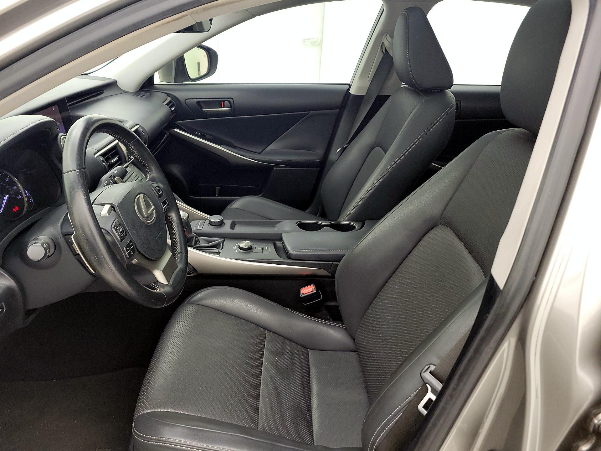 Thumbnail: 2017 Lexus IS - 11