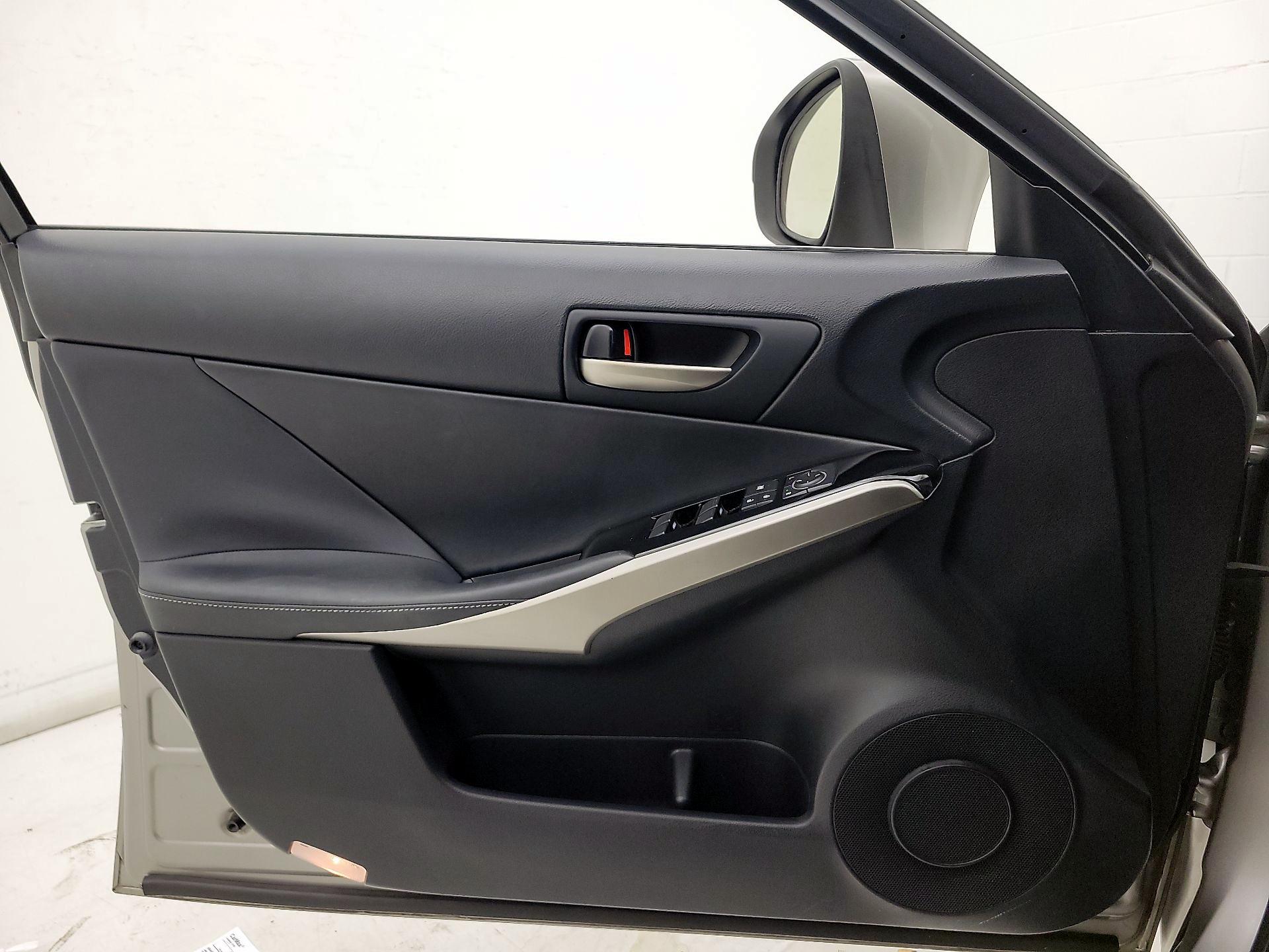 Thumbnail: 2017 Lexus IS - 12