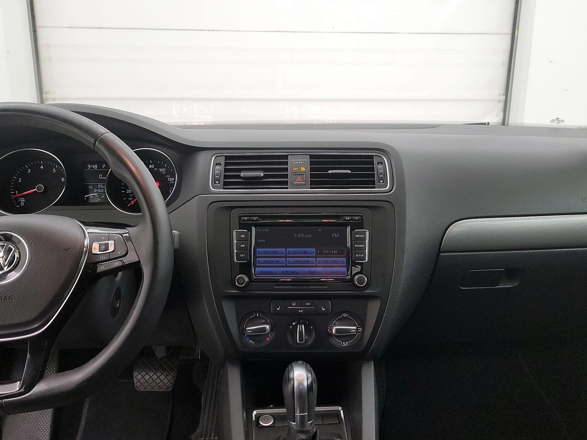 Thumbnail: 2015 Volkswagen Jetta - 9