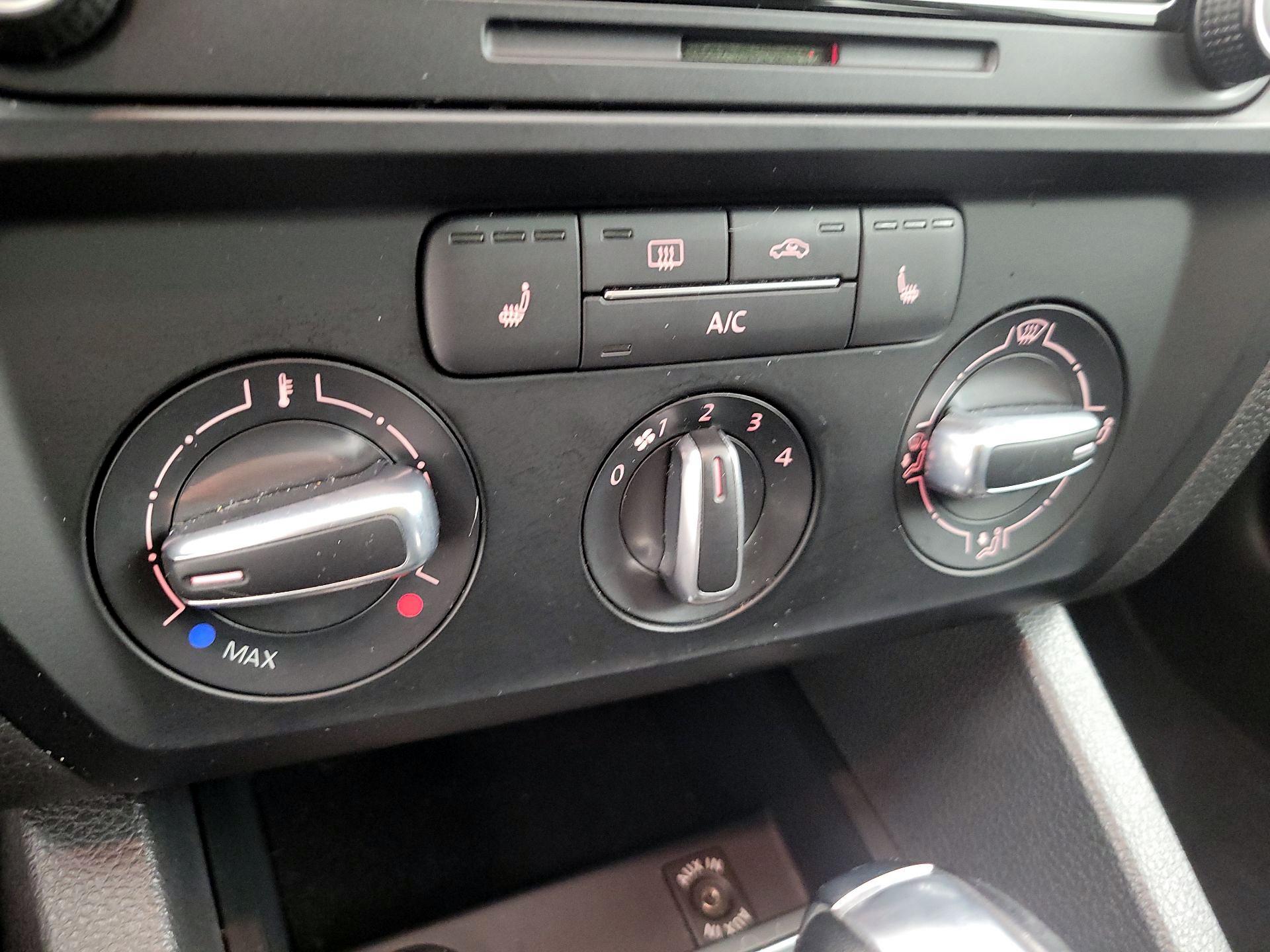 Thumbnail: 2015 Volkswagen Jetta - 16