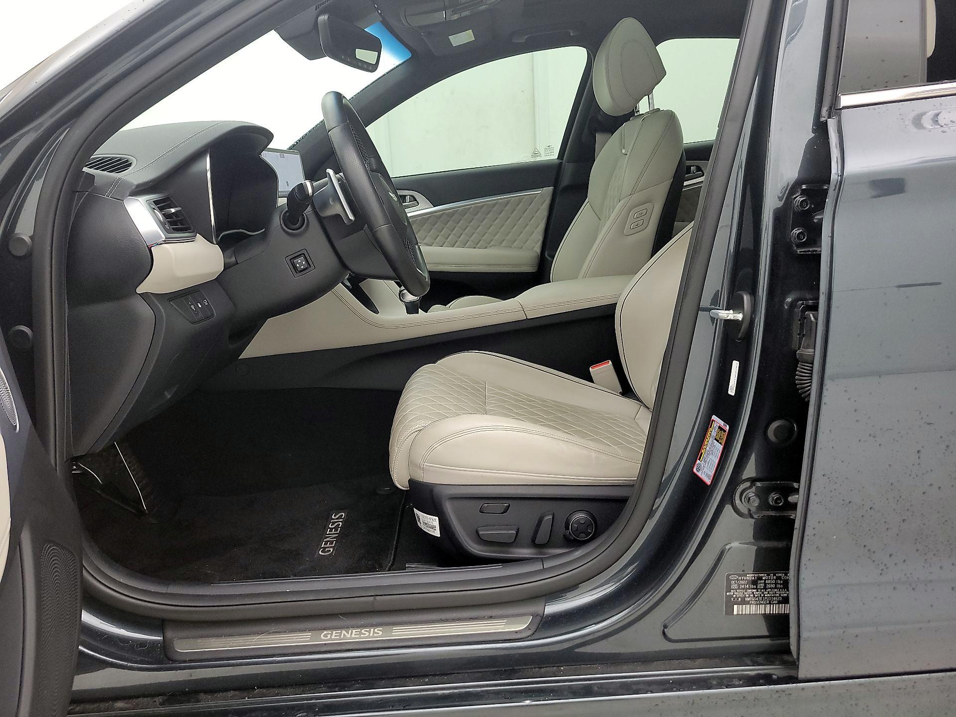 Thumbnail: 2023 Genesis G70 - 11