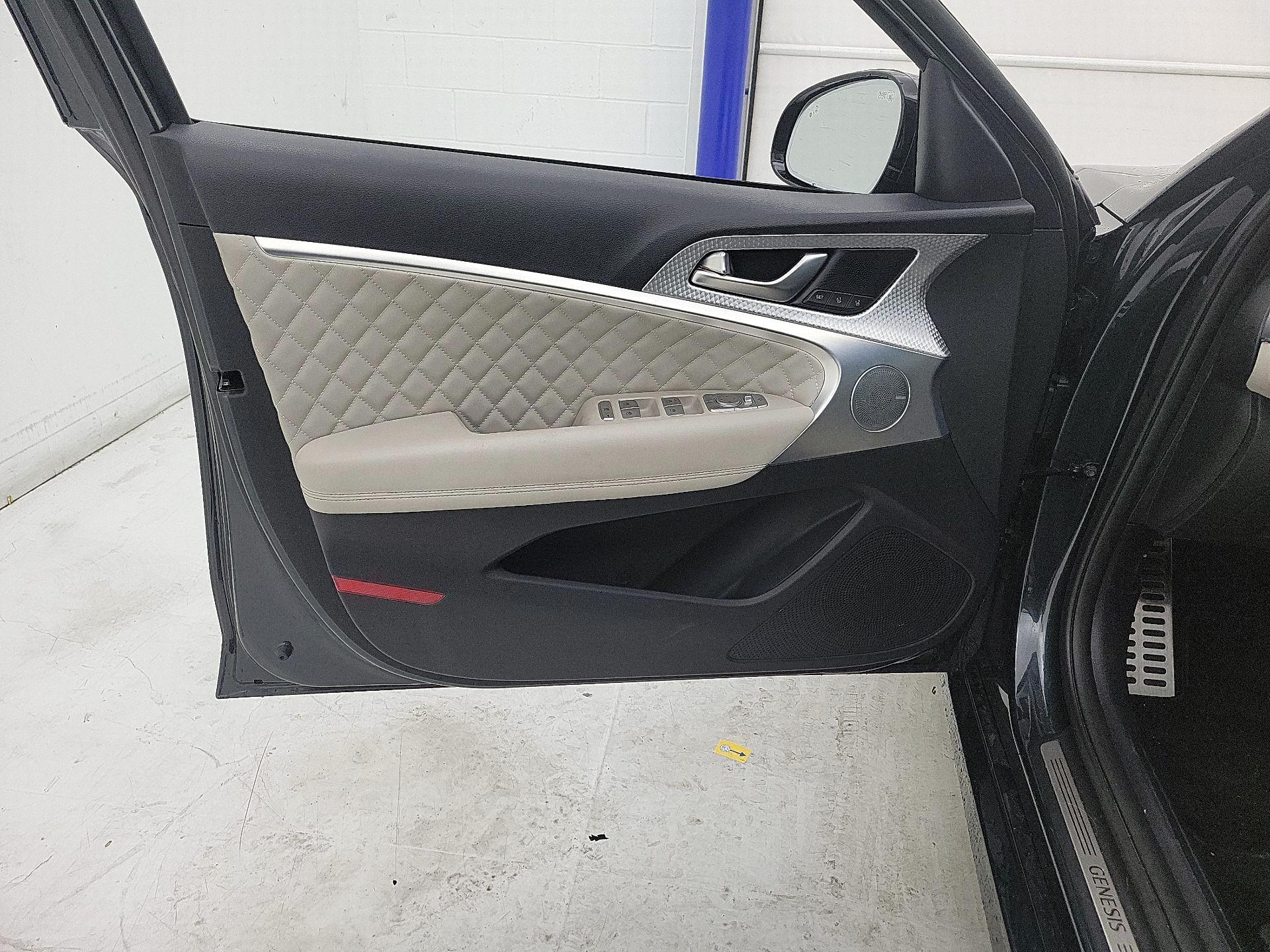 Thumbnail: 2023 Genesis G70 - 12