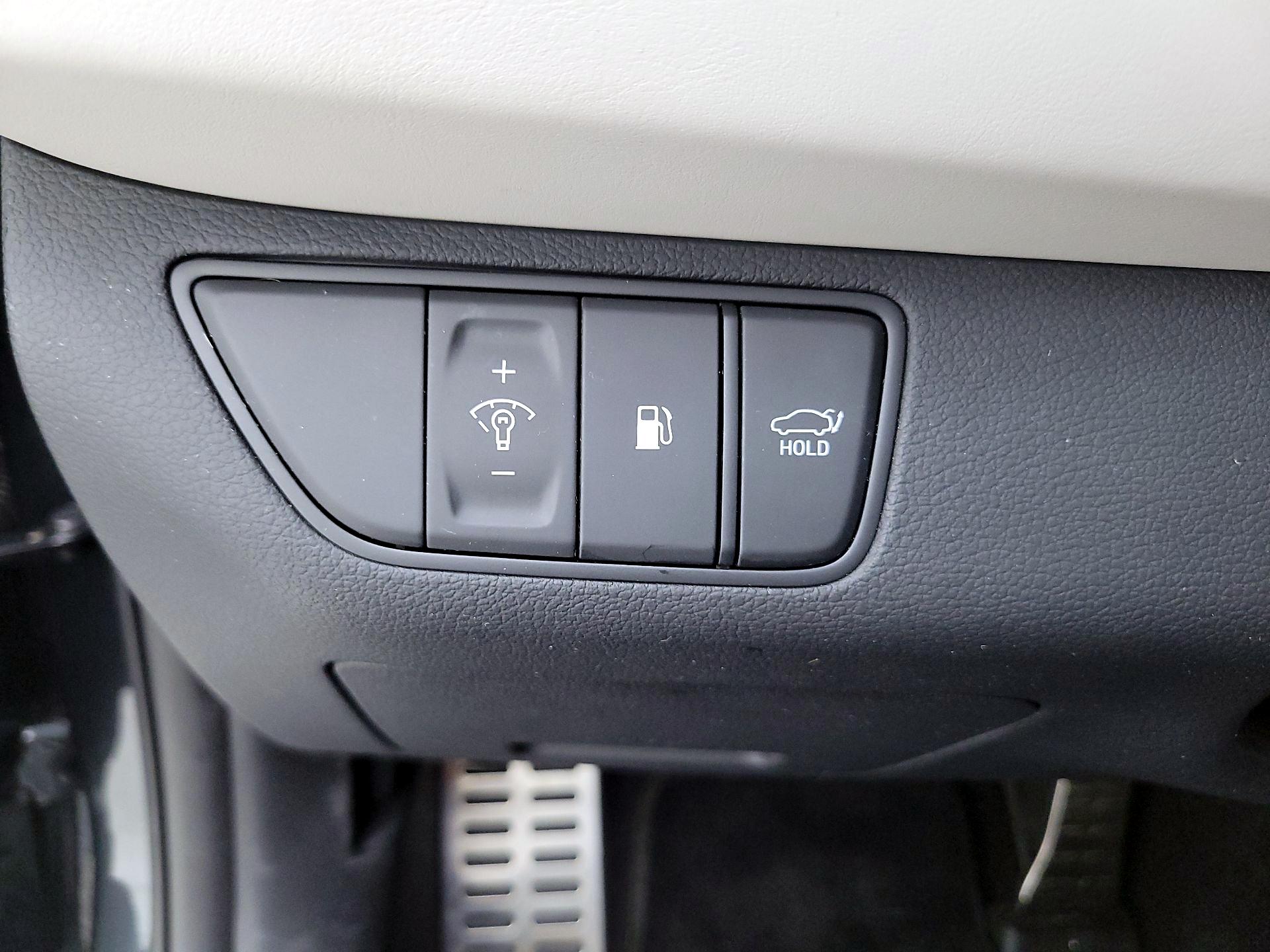 Thumbnail: 2023 Genesis G70 - 13