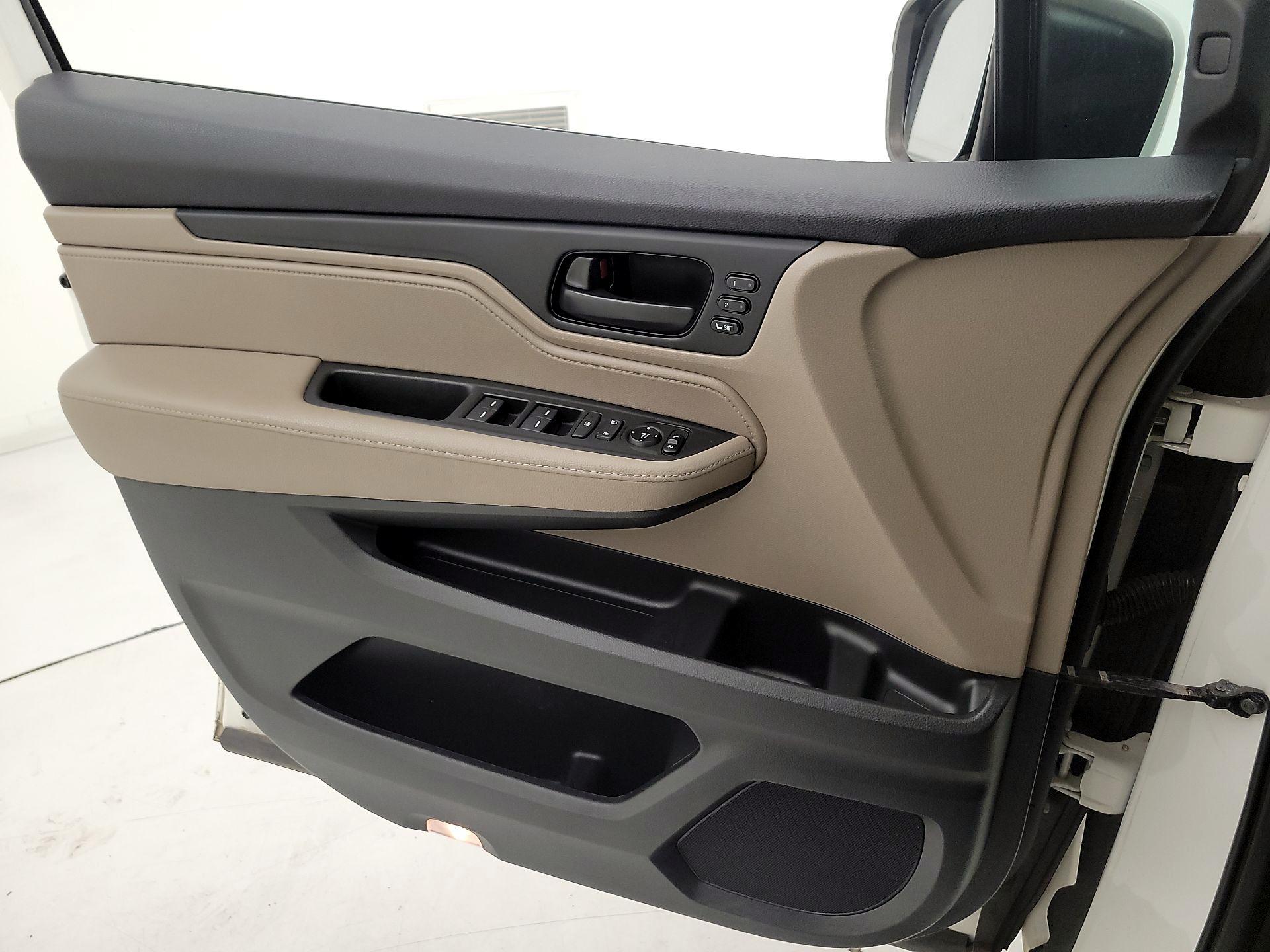 Thumbnail: 2018 Honda Odyssey - 12