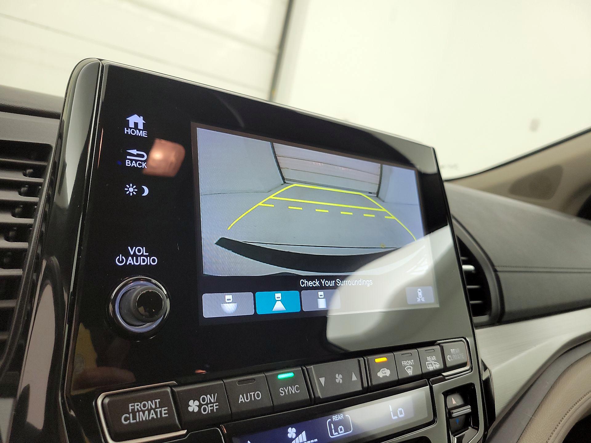 Thumbnail: 2018 Honda Odyssey - 15