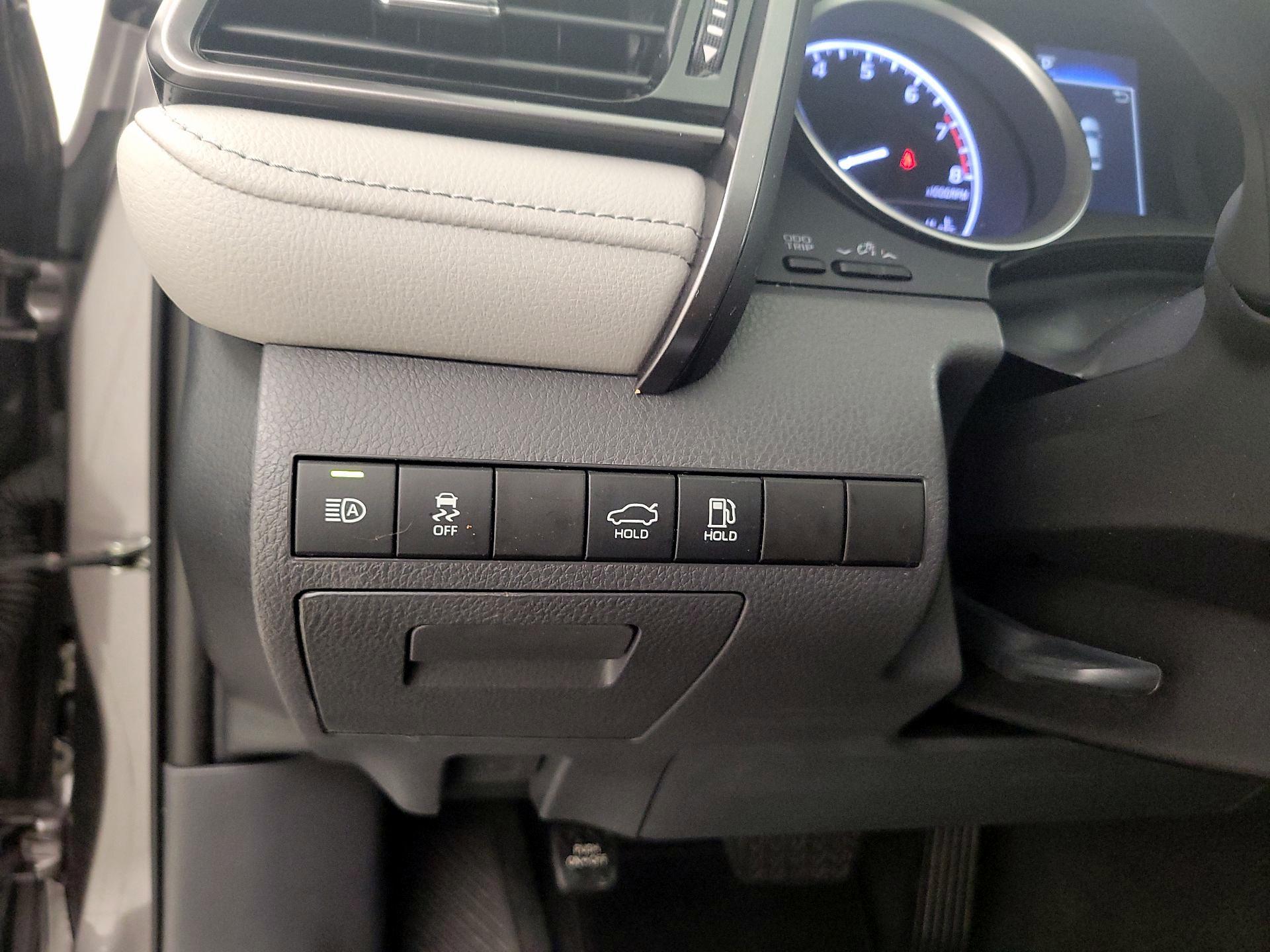 Thumbnail: 2022 Toyota Camry - 13