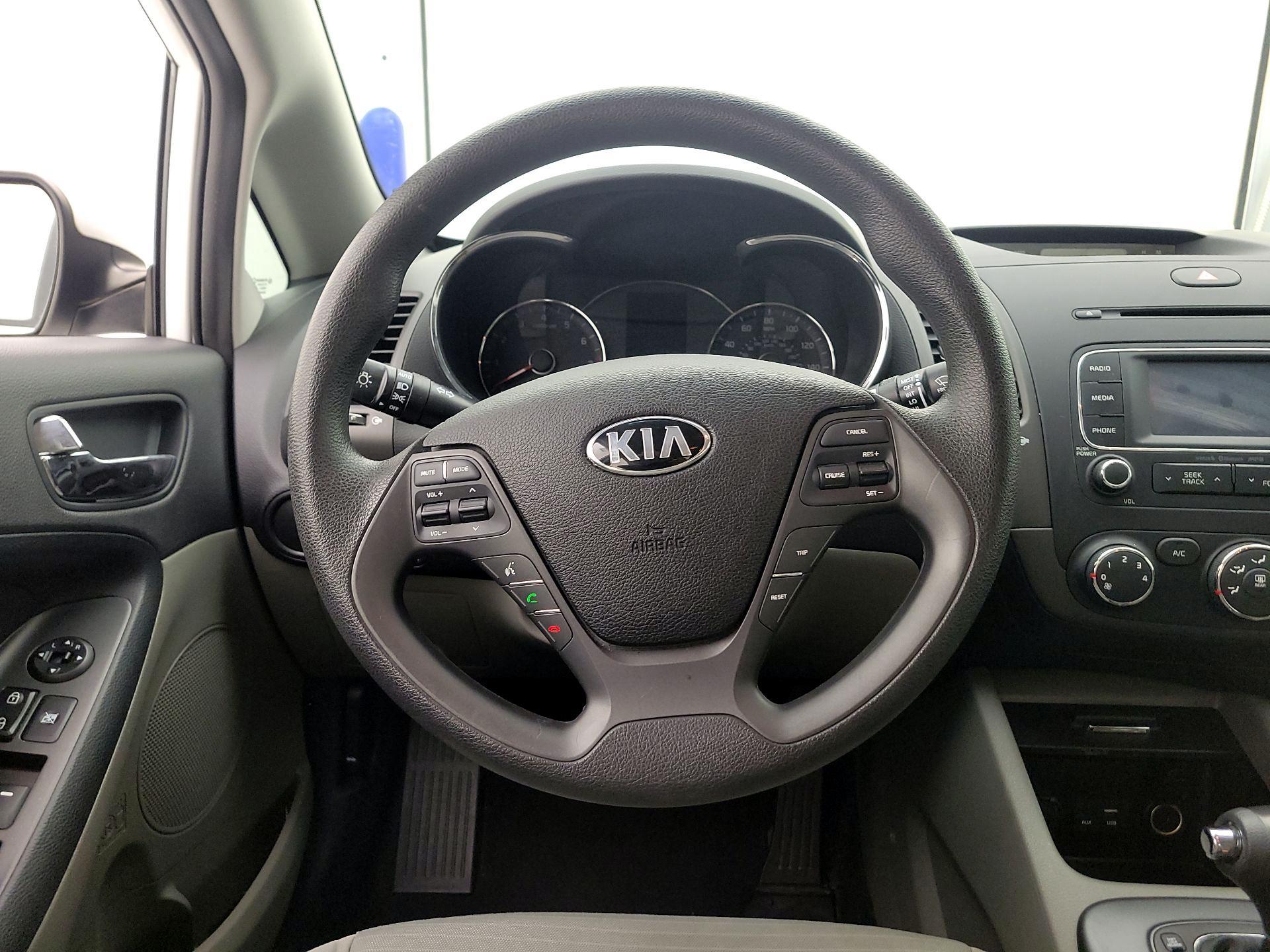 Thumbnail: 2016 Kia Forte - 10