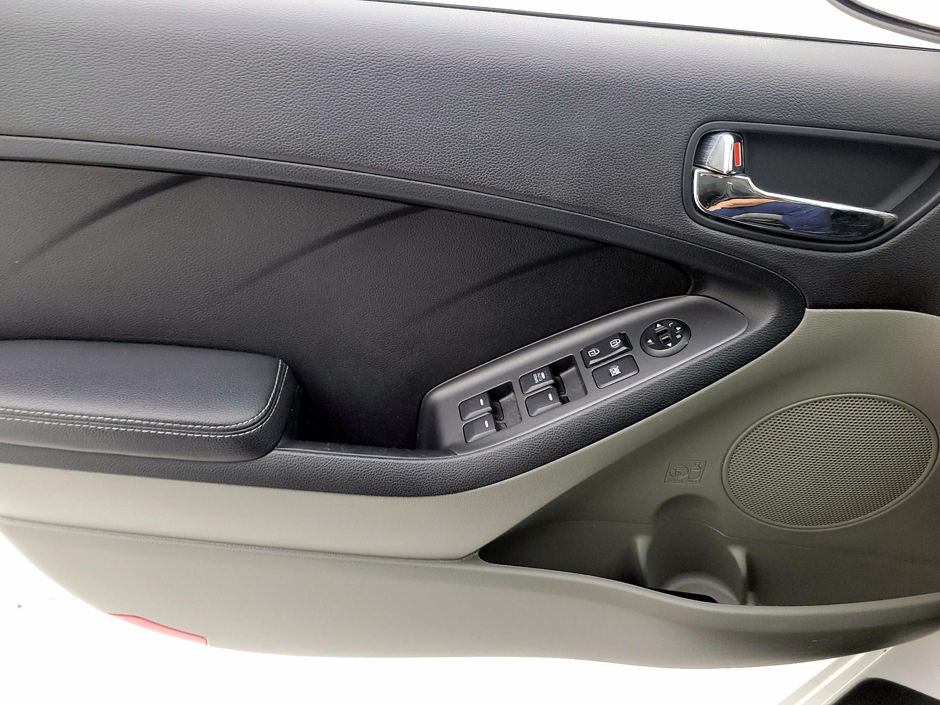 Thumbnail: 2016 Kia Forte - 12