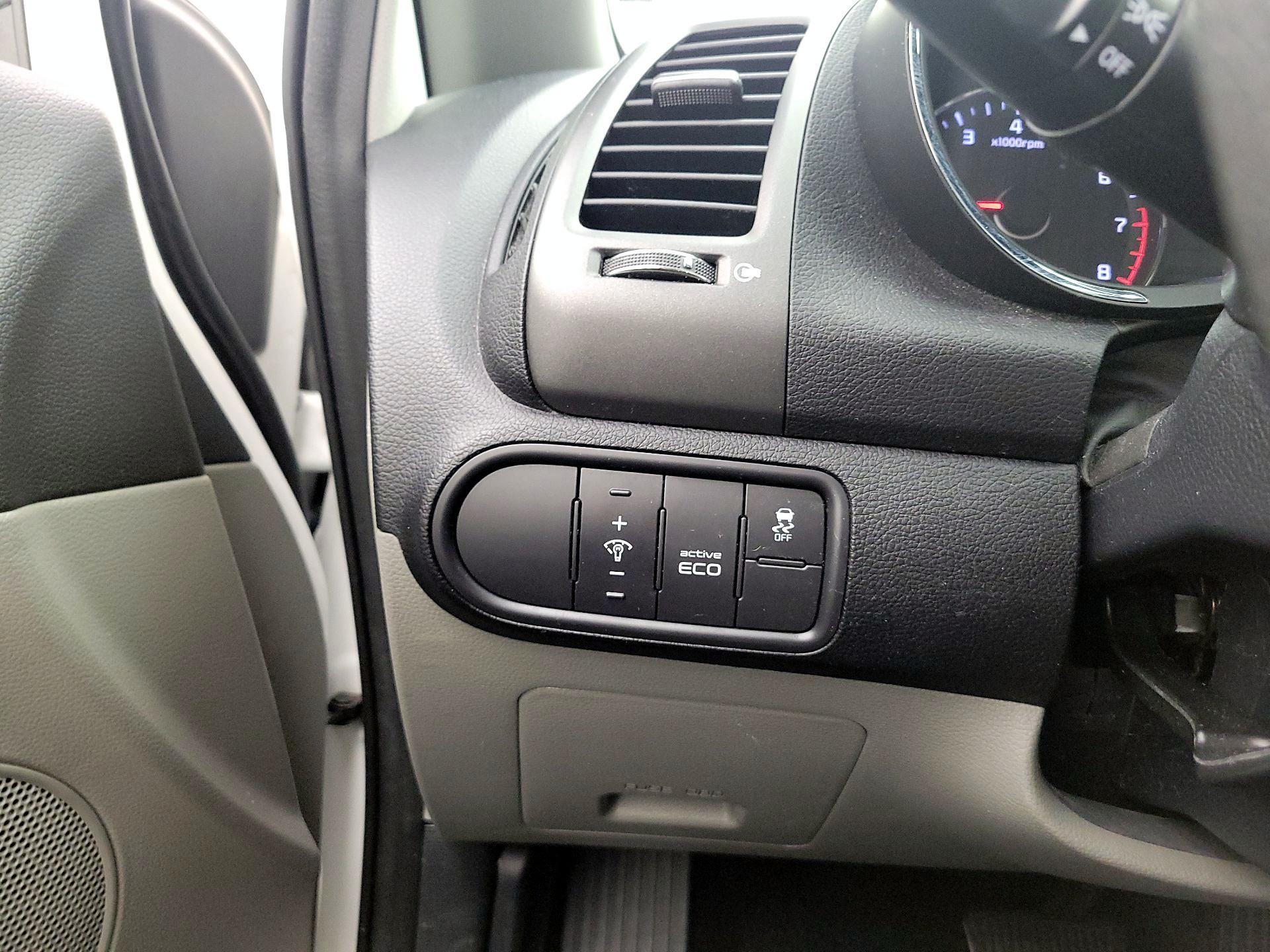 Thumbnail: 2016 Kia Forte - 13