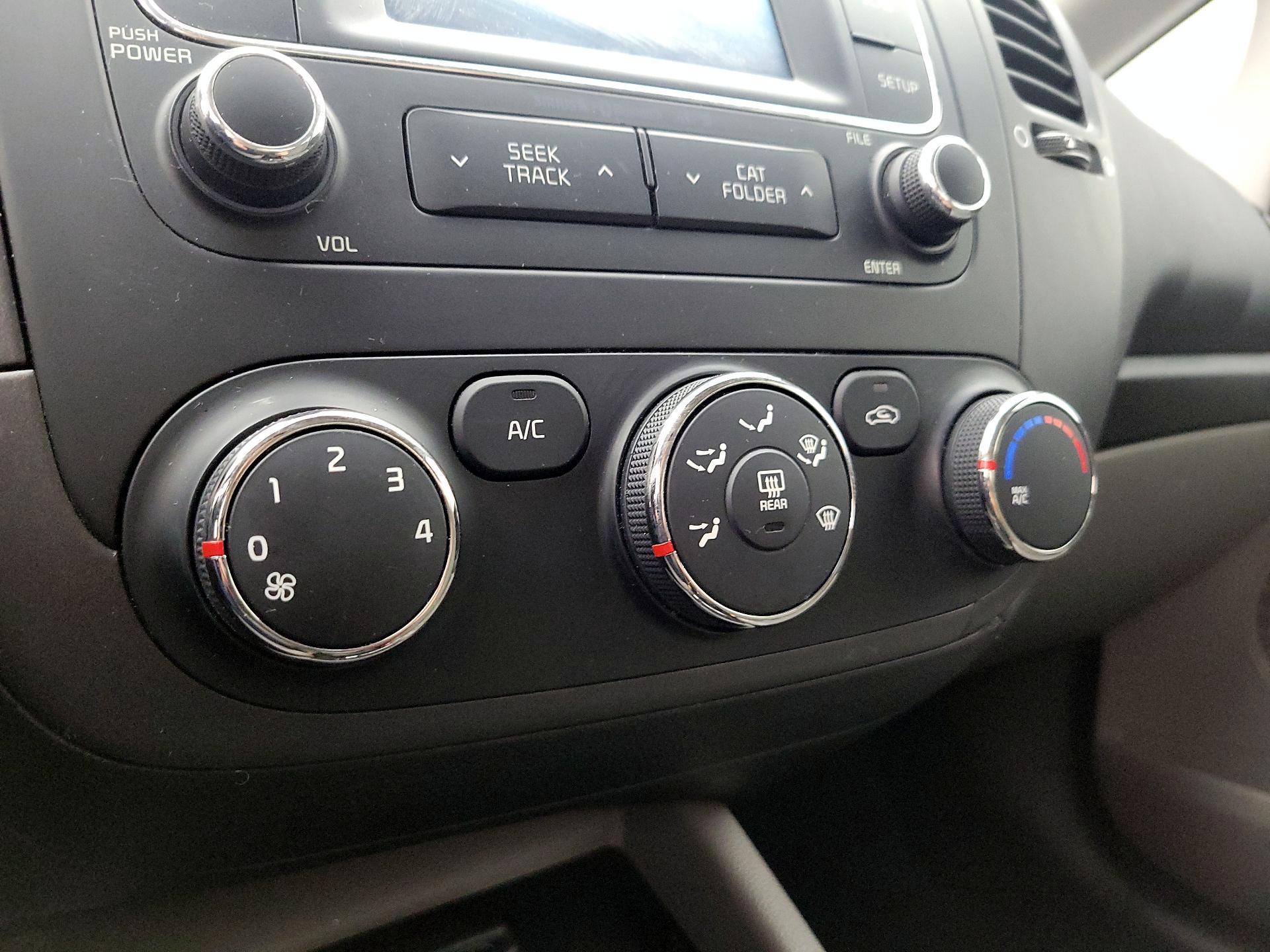 Thumbnail: 2016 Kia Forte - 16