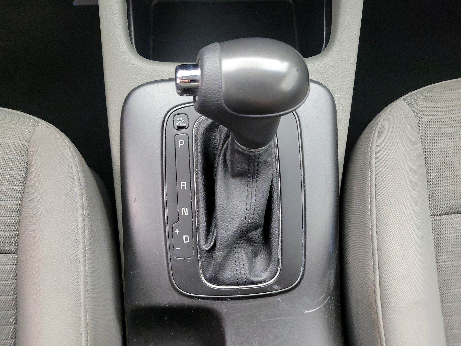 Thumbnail: 2016 Kia Forte - 17