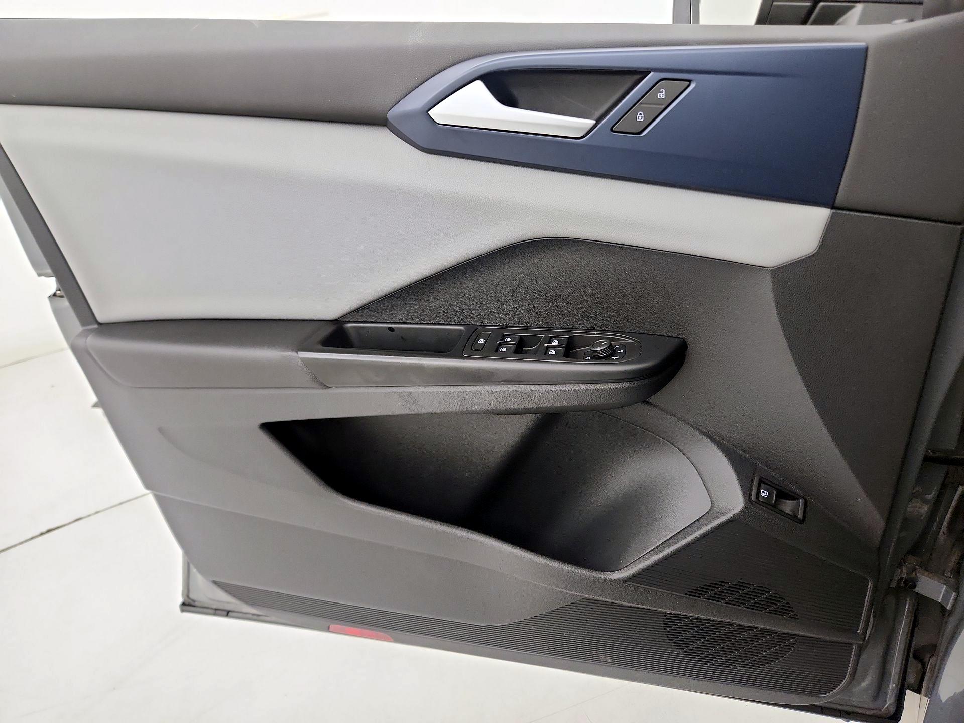 Thumbnail: 2022 Volkswagen Taos - 12