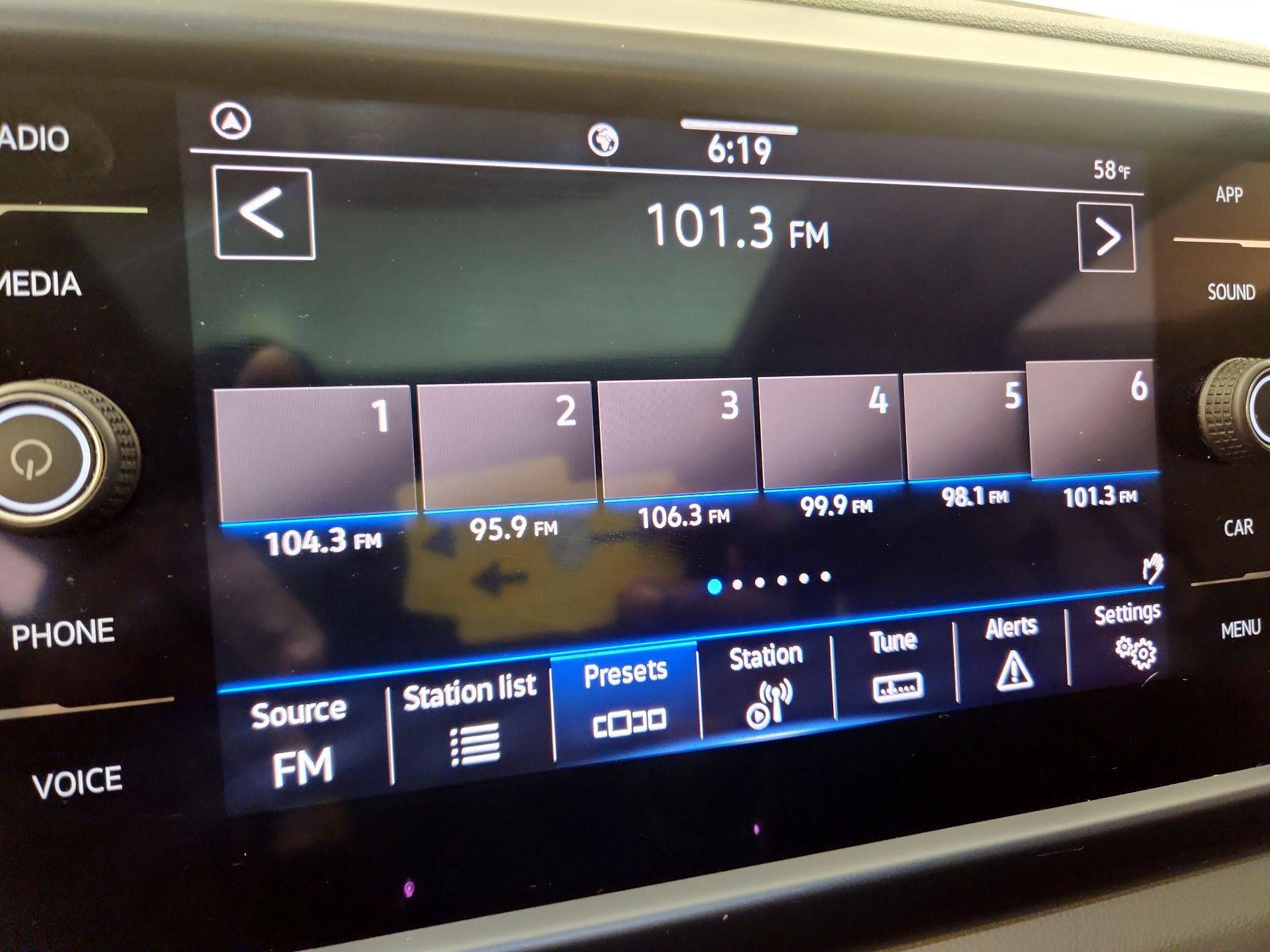 Thumbnail: 2022 Volkswagen Taos - 15