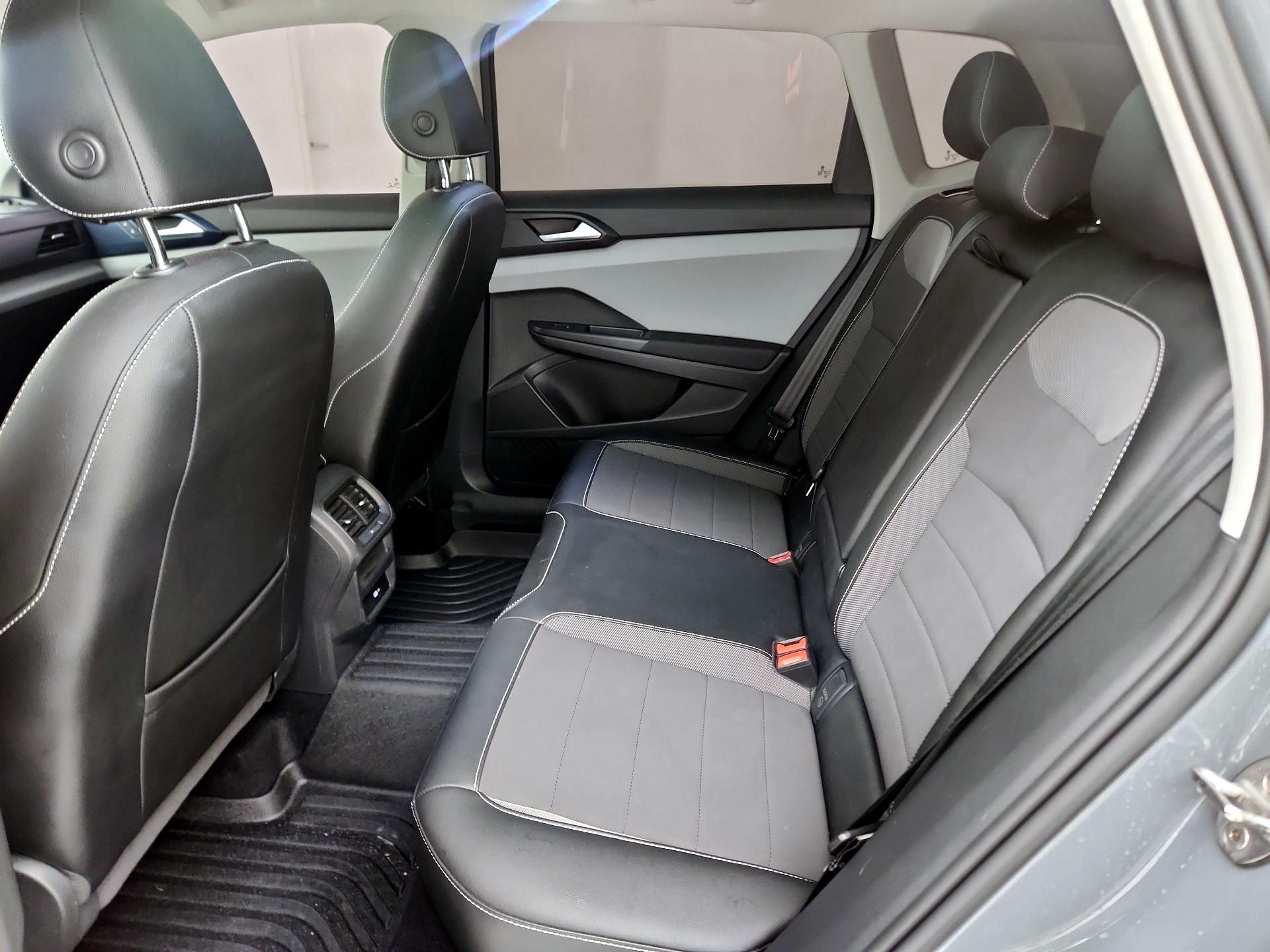 Thumbnail: 2022 Volkswagen Taos - 20