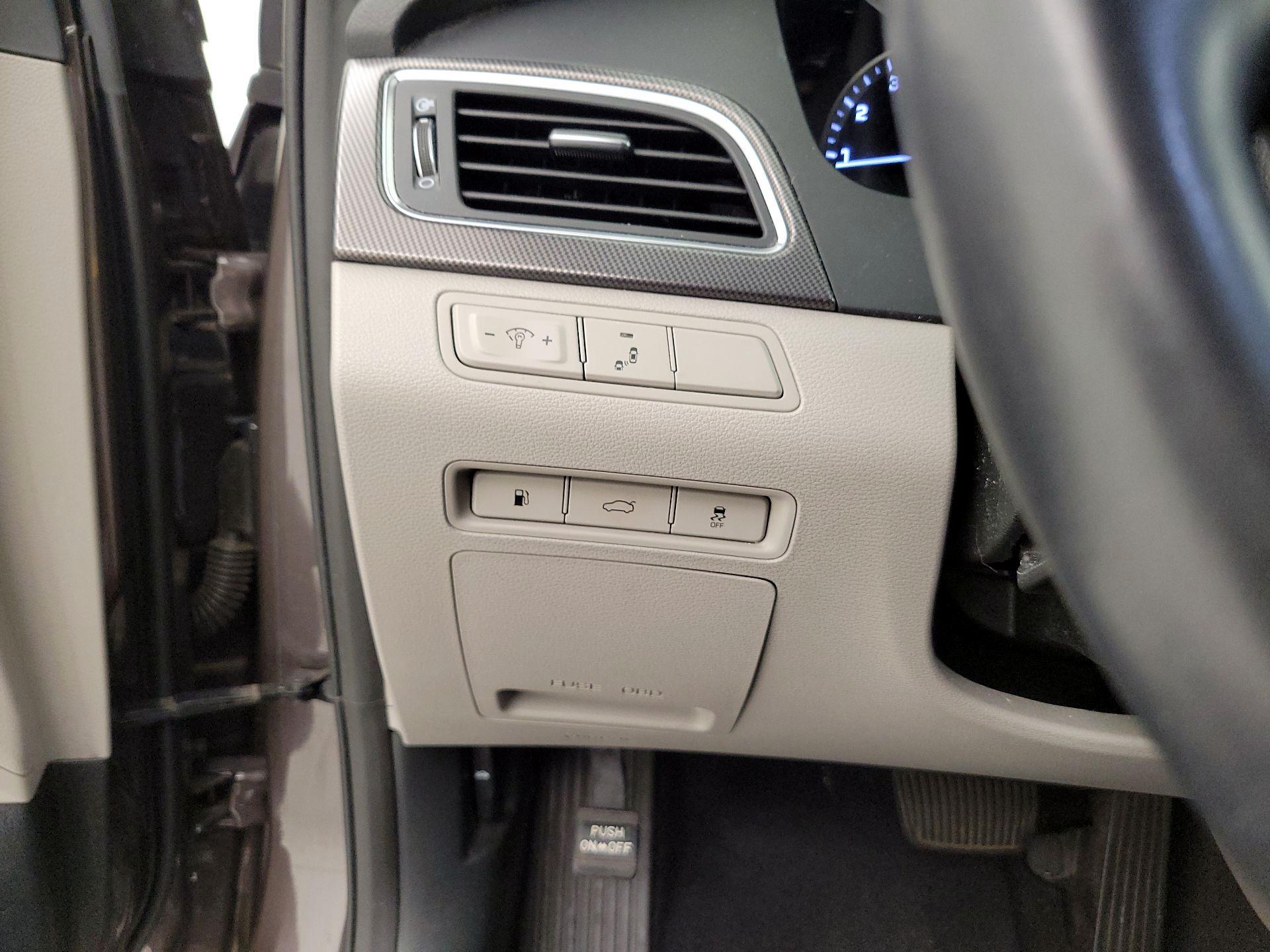 Thumbnail: 2016 Hyundai Sonata - 11