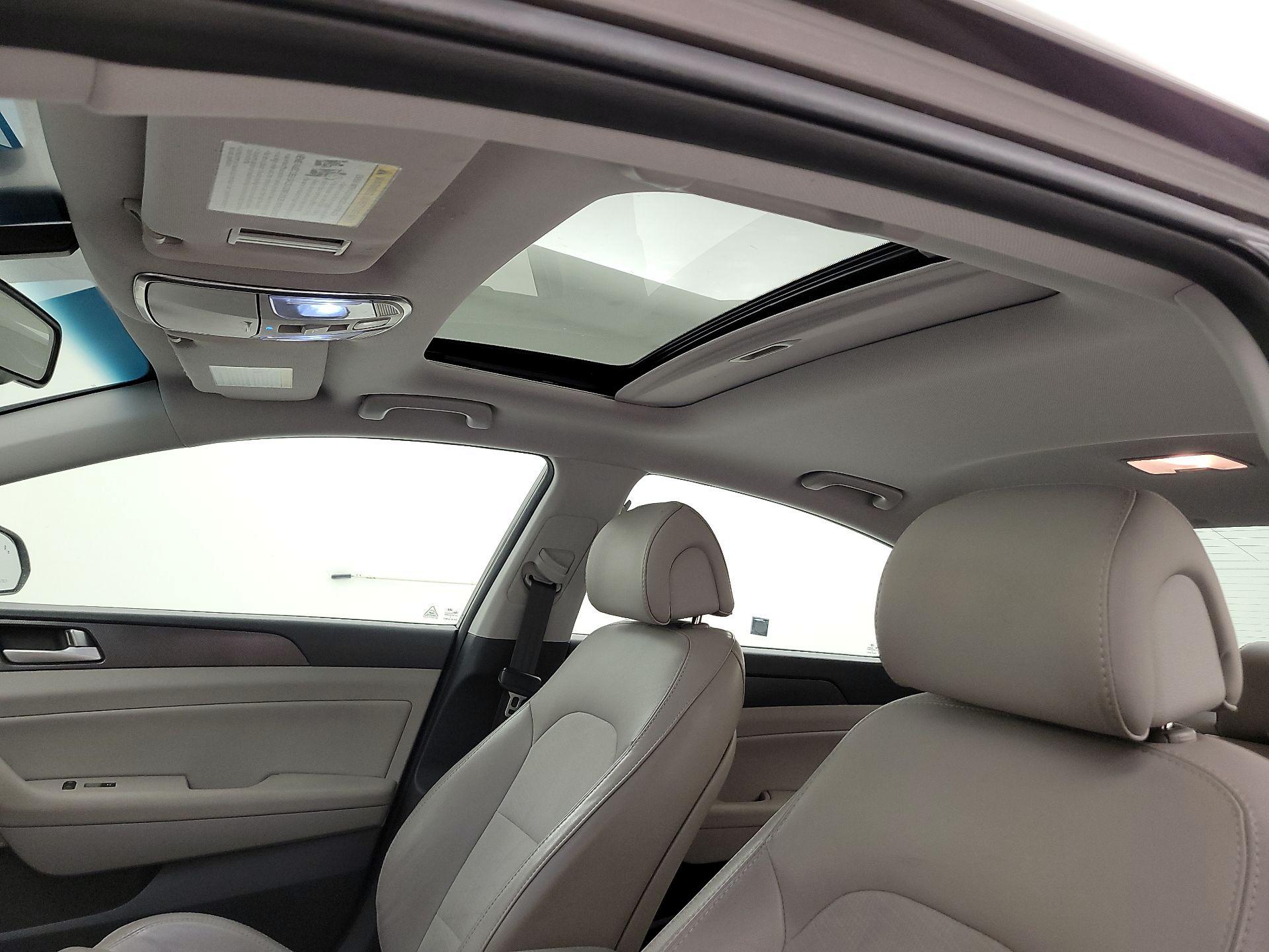 Thumbnail: 2016 Hyundai Sonata - 18