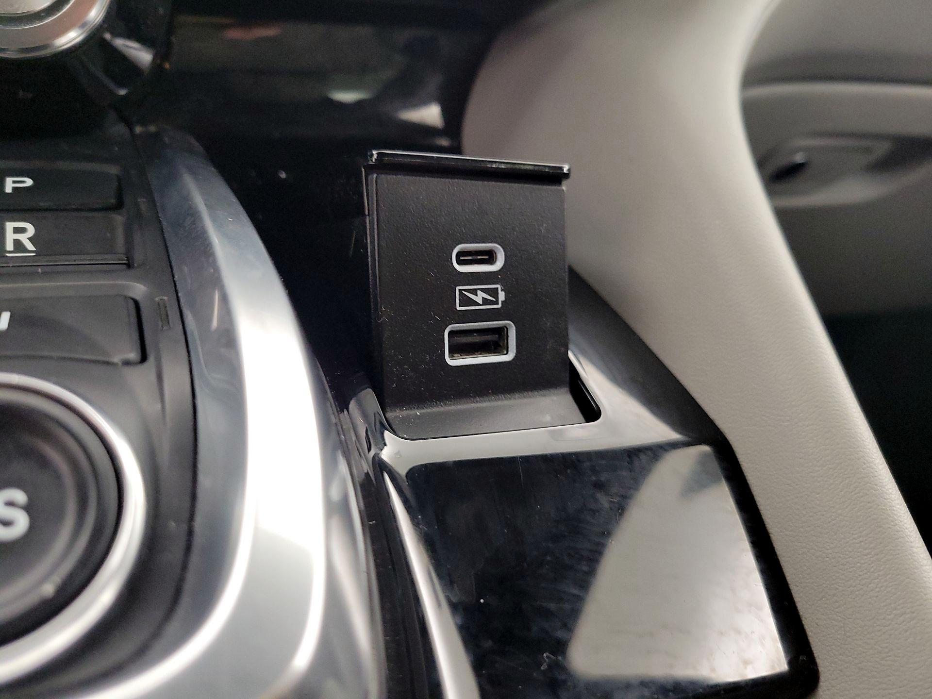 Thumbnail: 2022 Acura MDX - 17