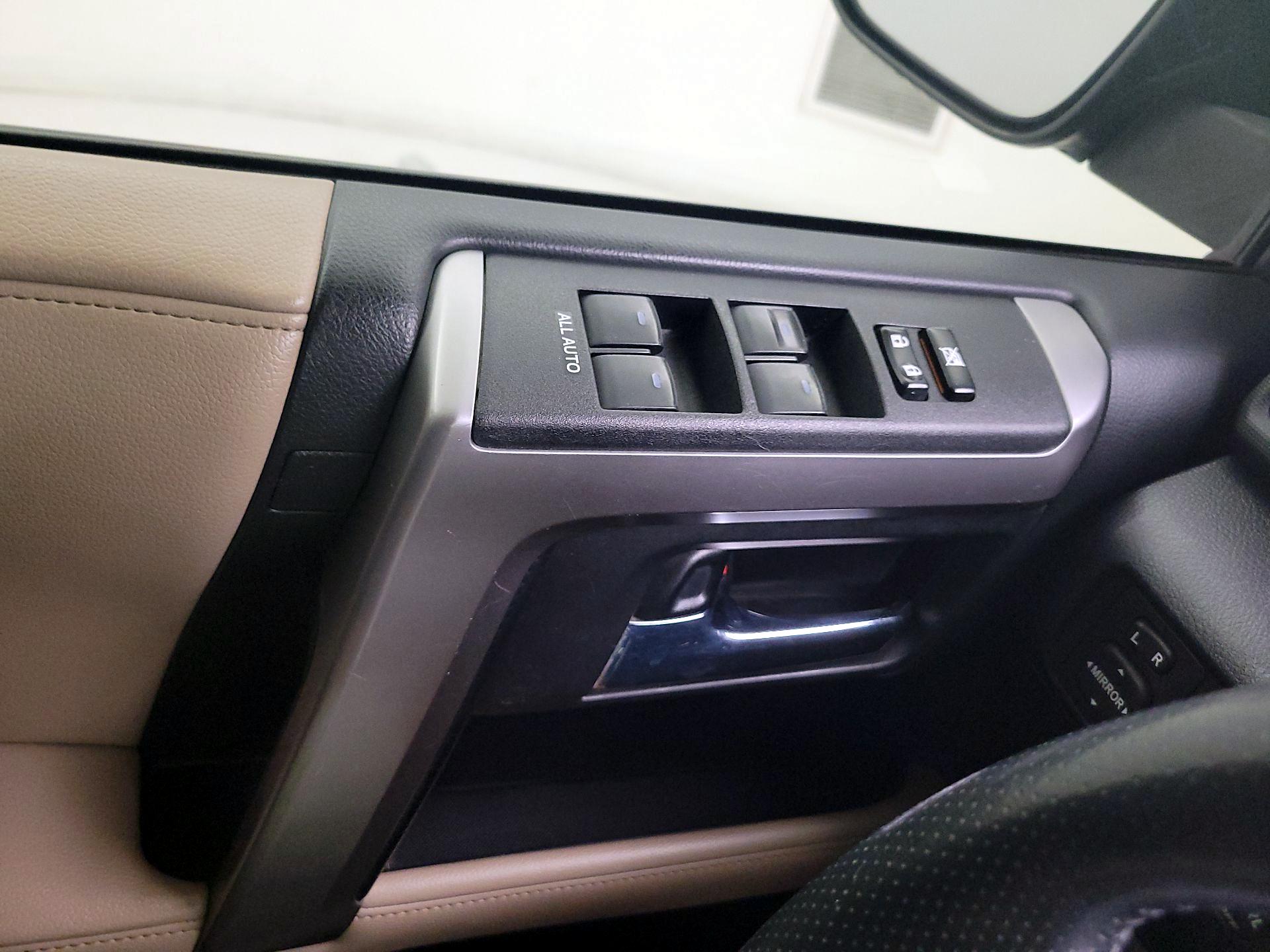 Thumbnail: 2017 Toyota 4Runner - 10