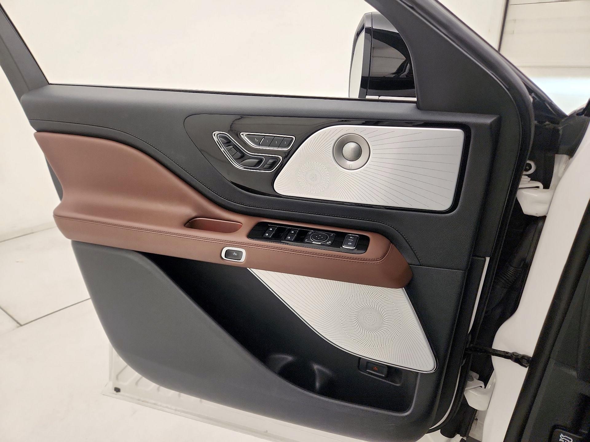 Thumbnail: 2025 Lincoln Aviator - 12