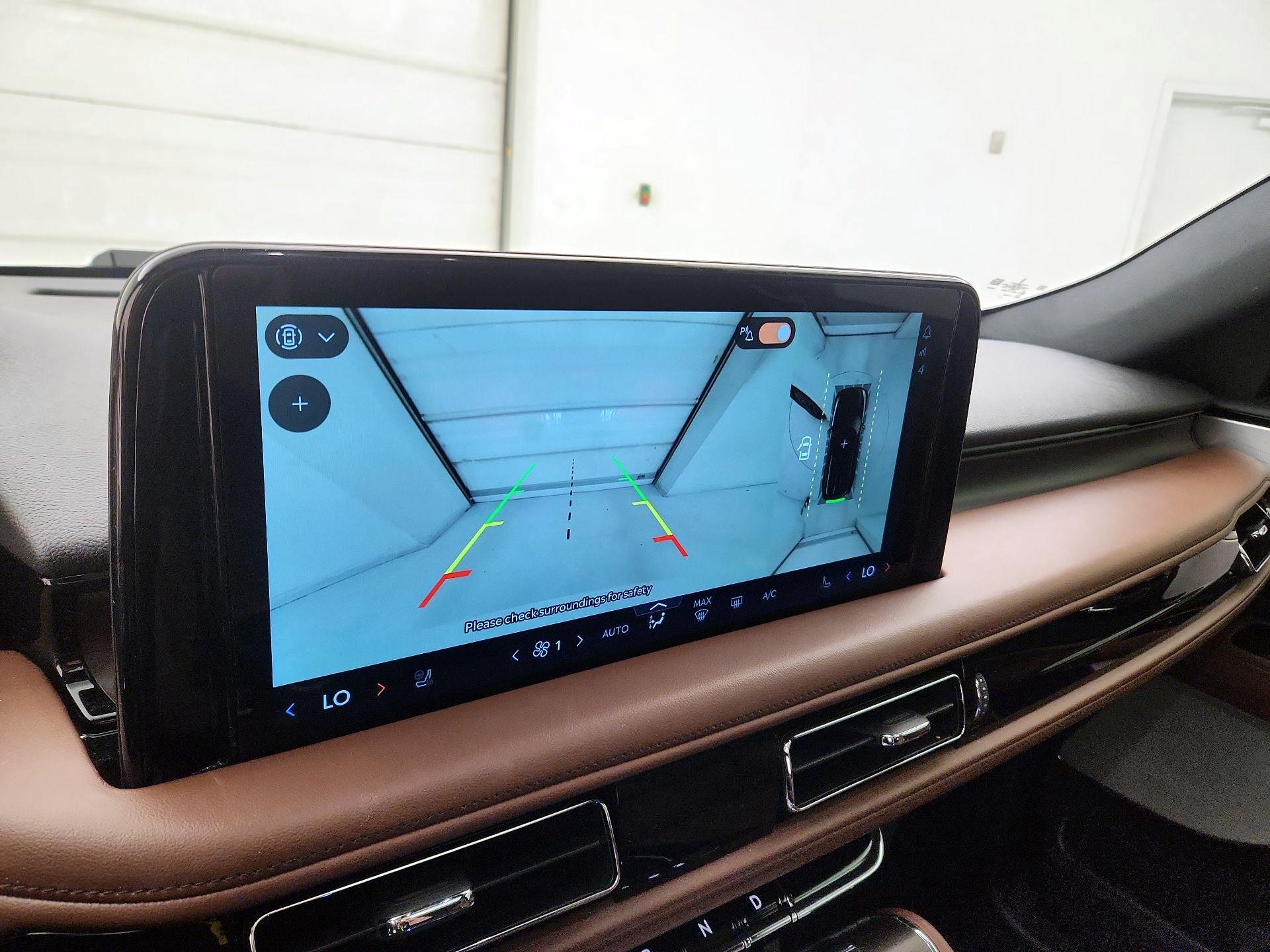 Thumbnail: 2025 Lincoln Aviator - 15