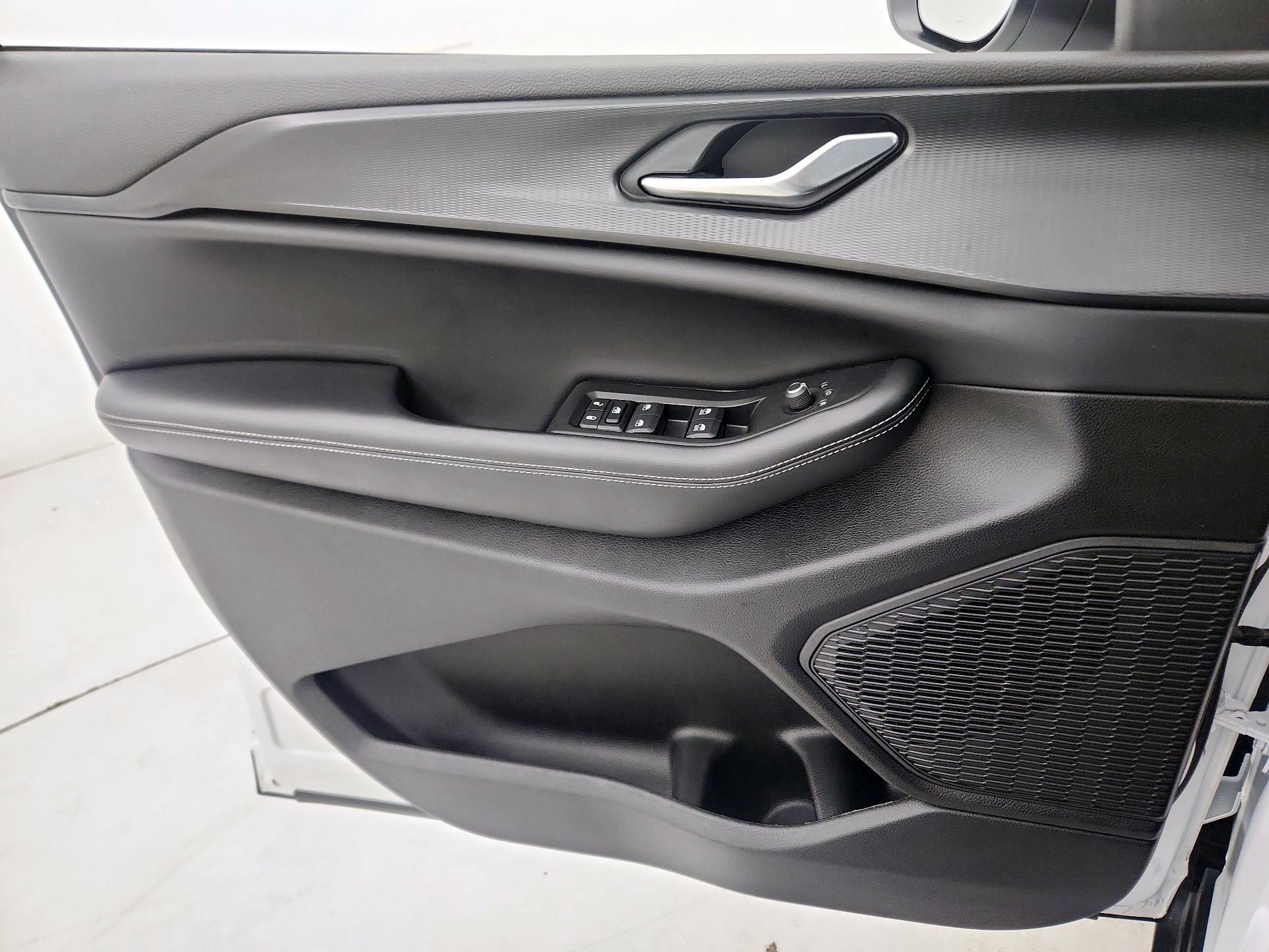 Thumbnail: 2024 Jeep Grand Cherokee - 12