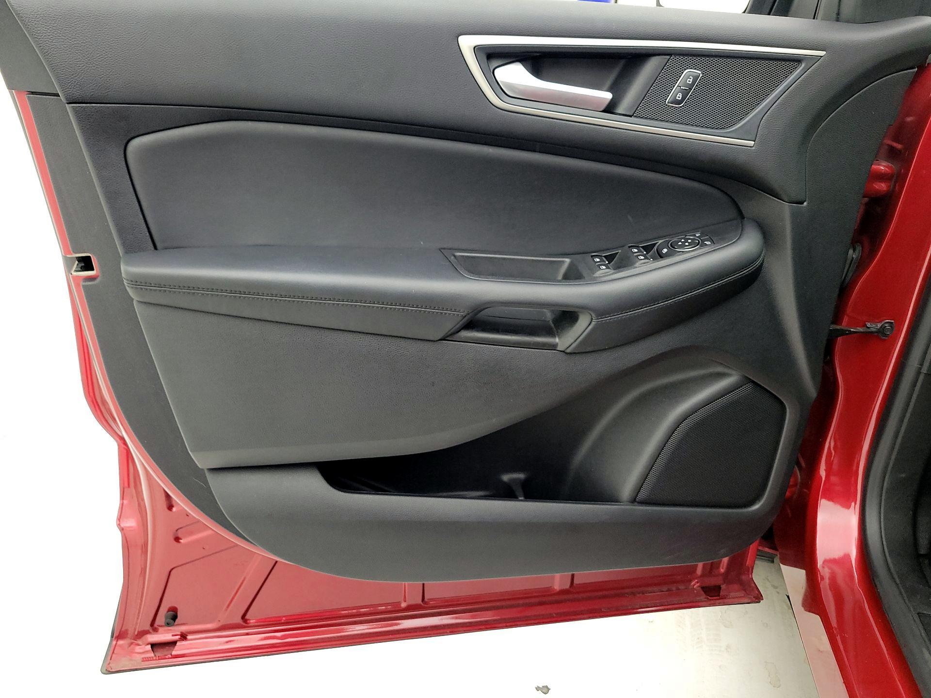 Thumbnail: 2021 Ford Edge - 12