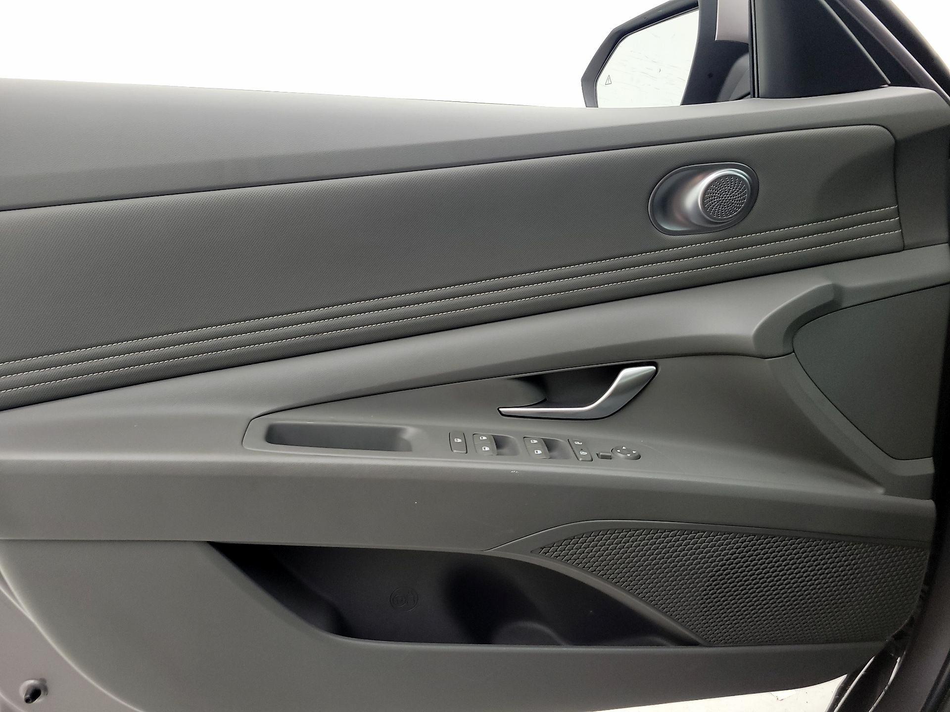 Thumbnail: 2023 Hyundai Elantra - 12