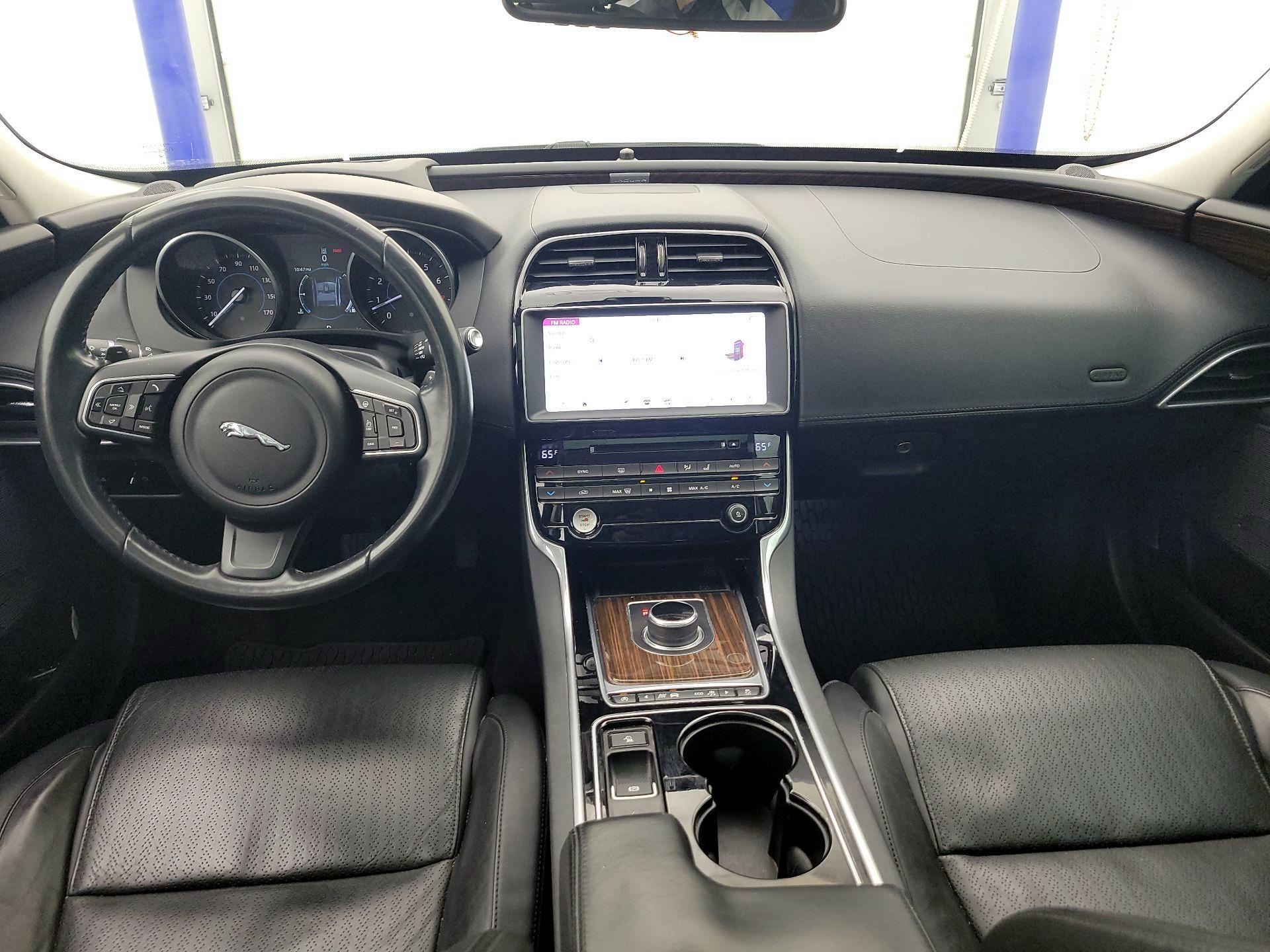 Thumbnail: 2017 Jaguar XE - 9