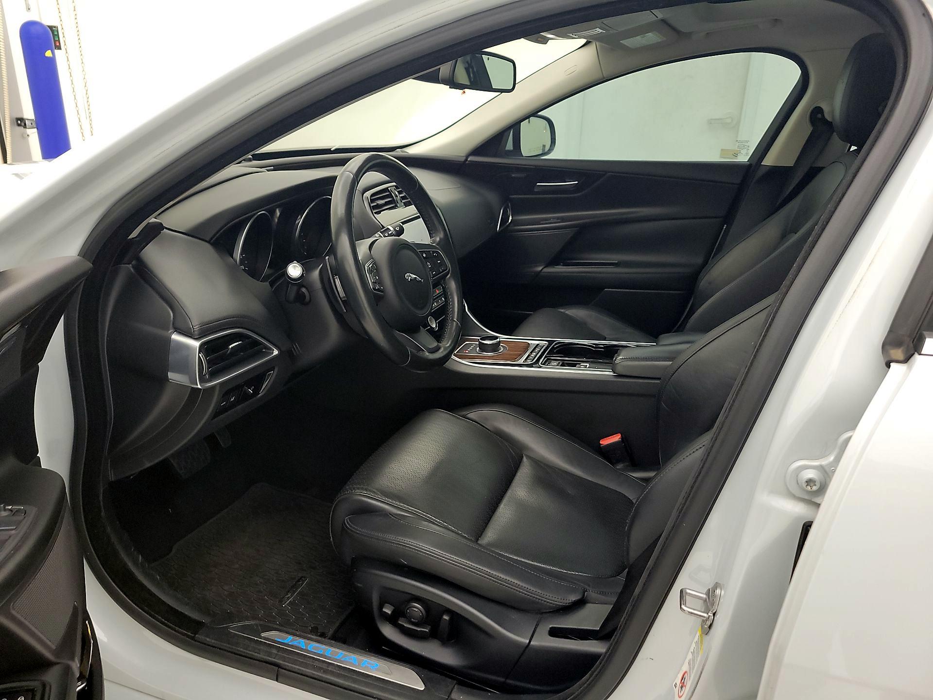 Thumbnail: 2017 Jaguar XE - 11