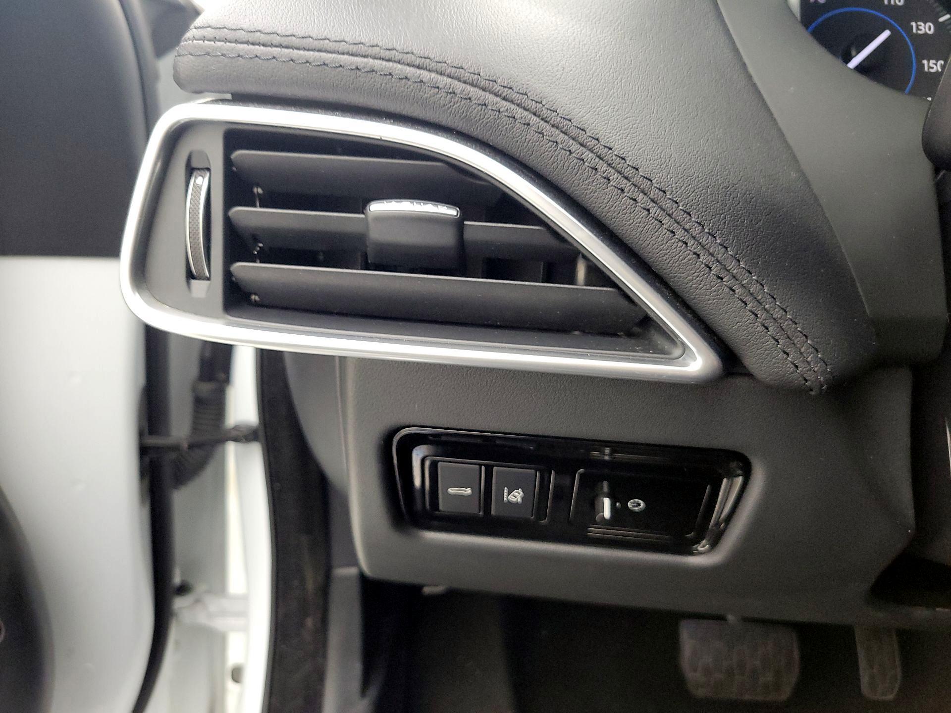 Thumbnail: 2017 Jaguar XE - 13