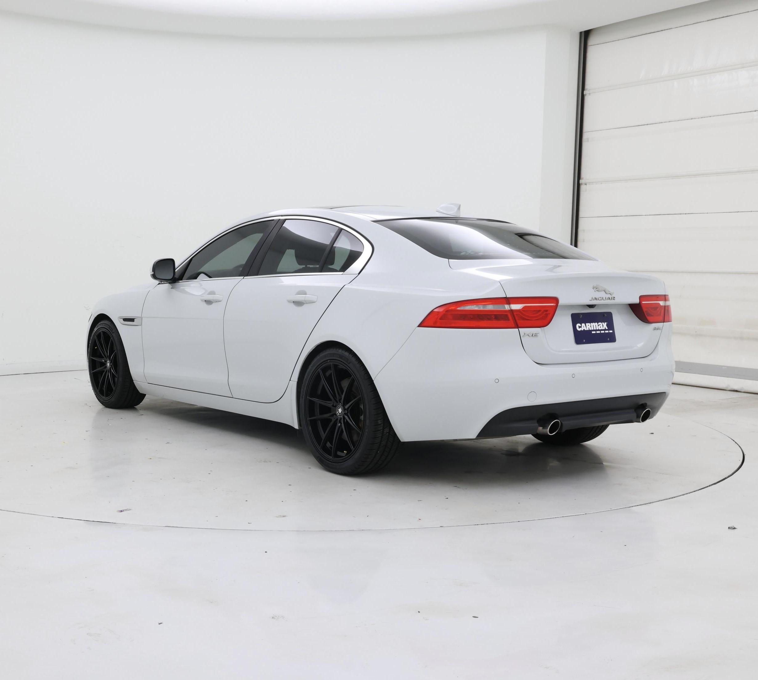 Thumbnail: 2017 Jaguar XE - 2