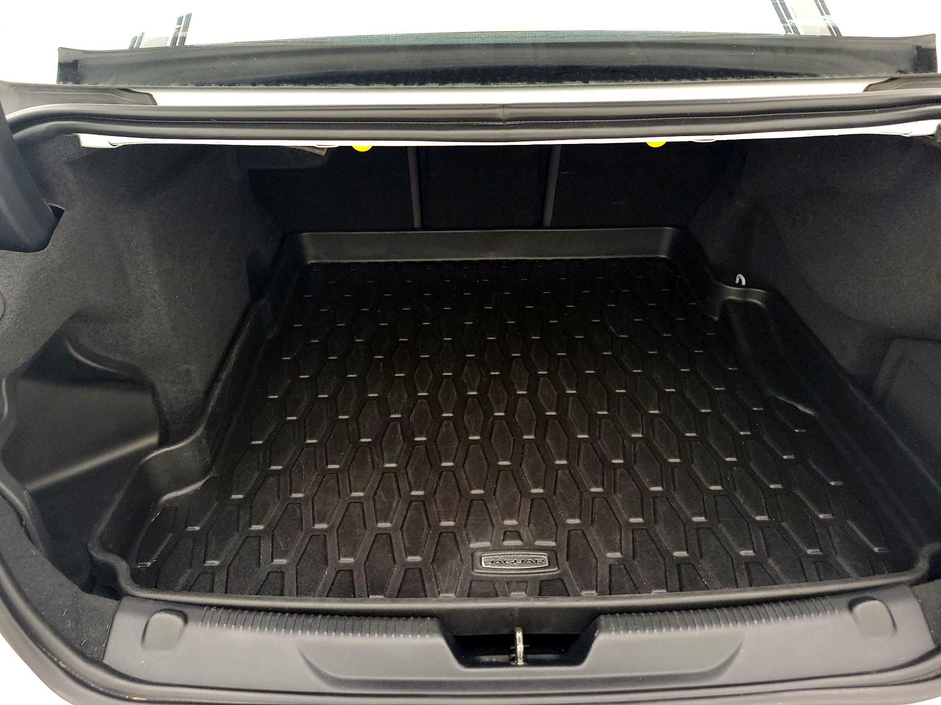 Thumbnail: 2017 Jaguar XE - 20