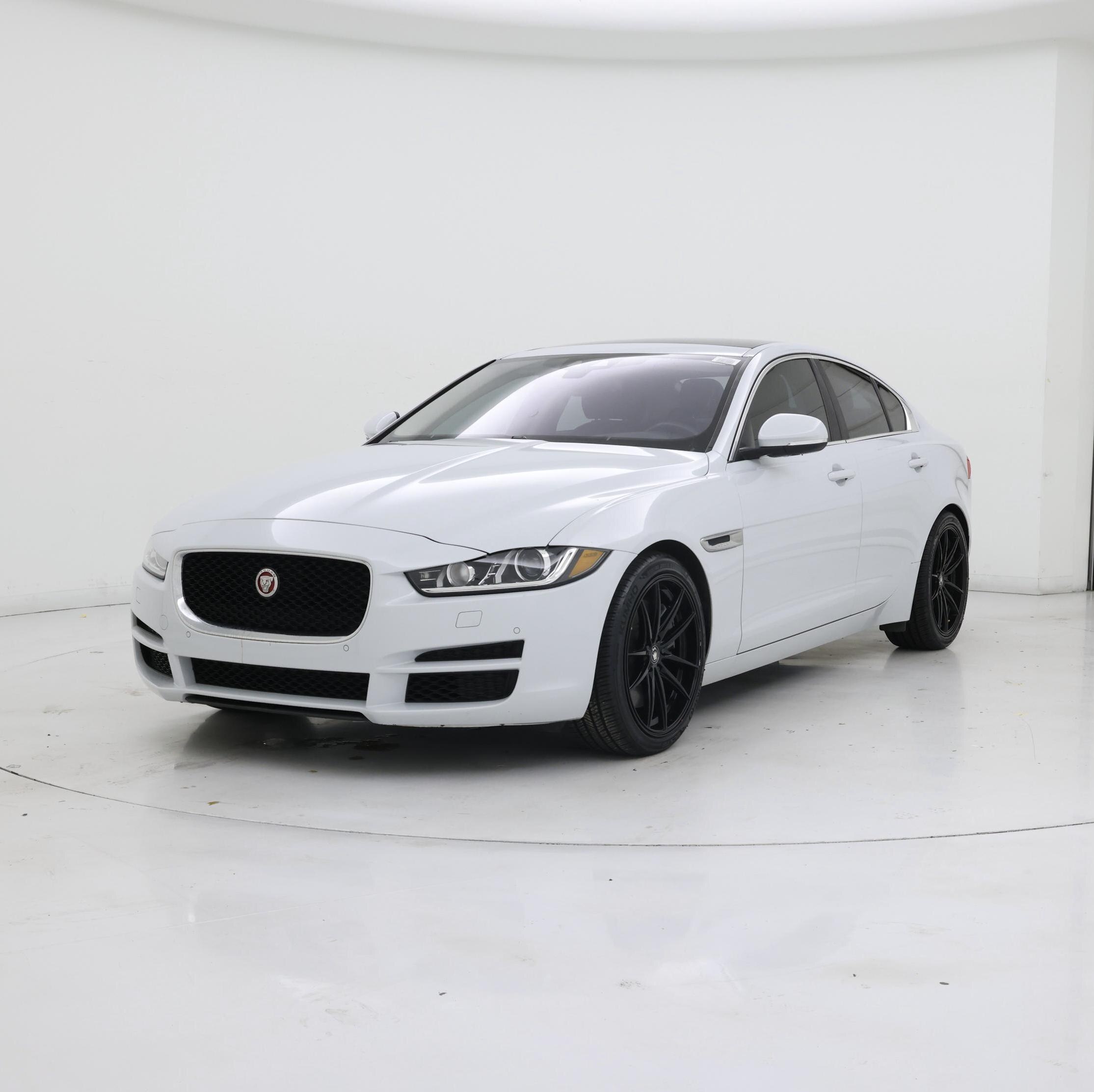 Thumbnail: 2017 Jaguar XE - 4