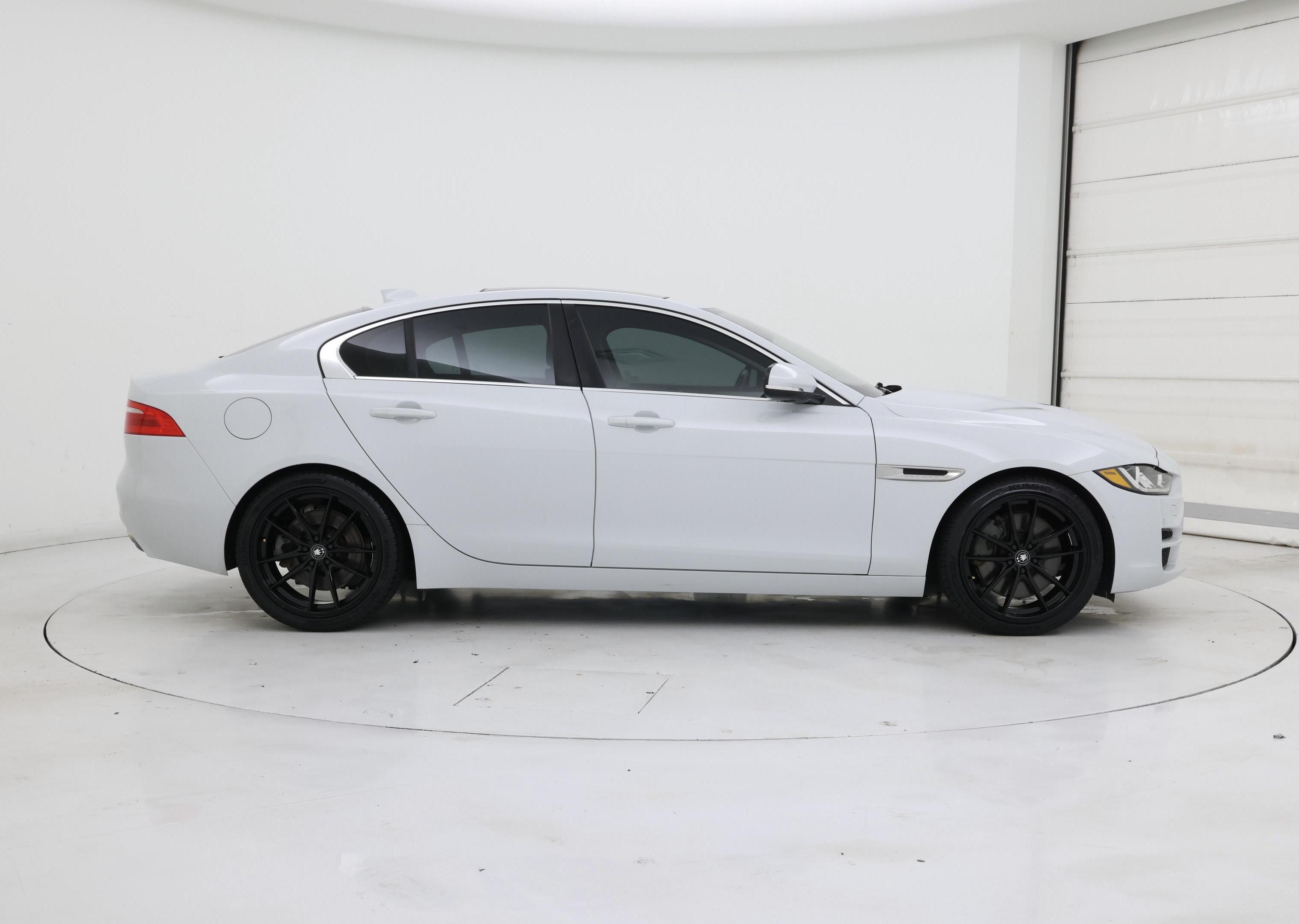 Thumbnail: 2017 Jaguar XE - 7