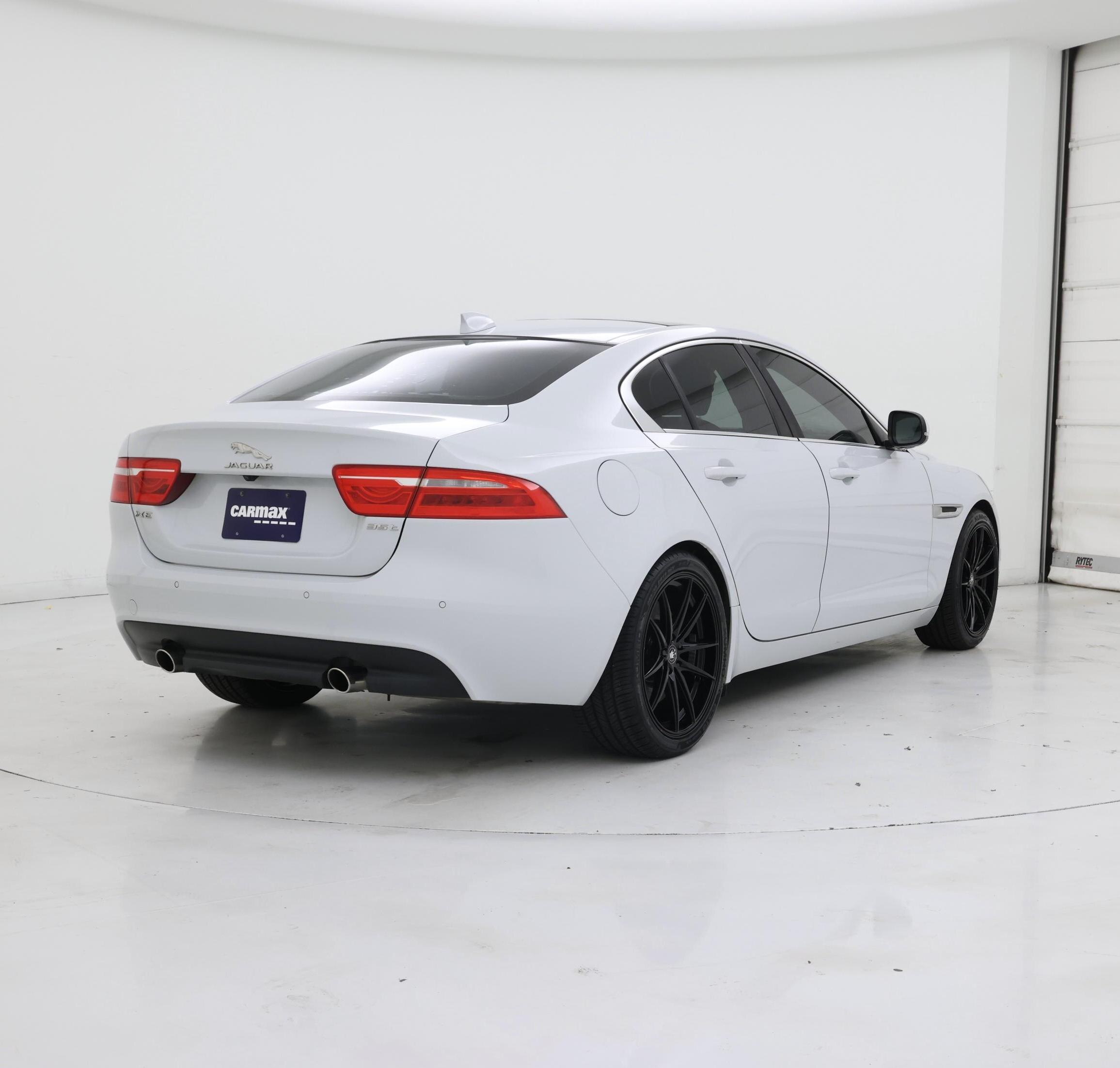 Thumbnail: 2017 Jaguar XE - 8