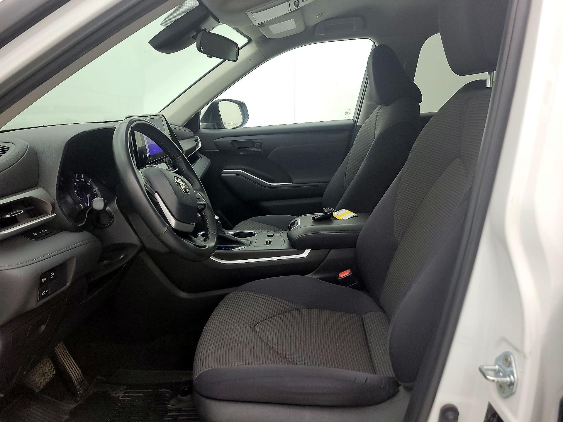 Thumbnail: 2023 Toyota Highlander - 11