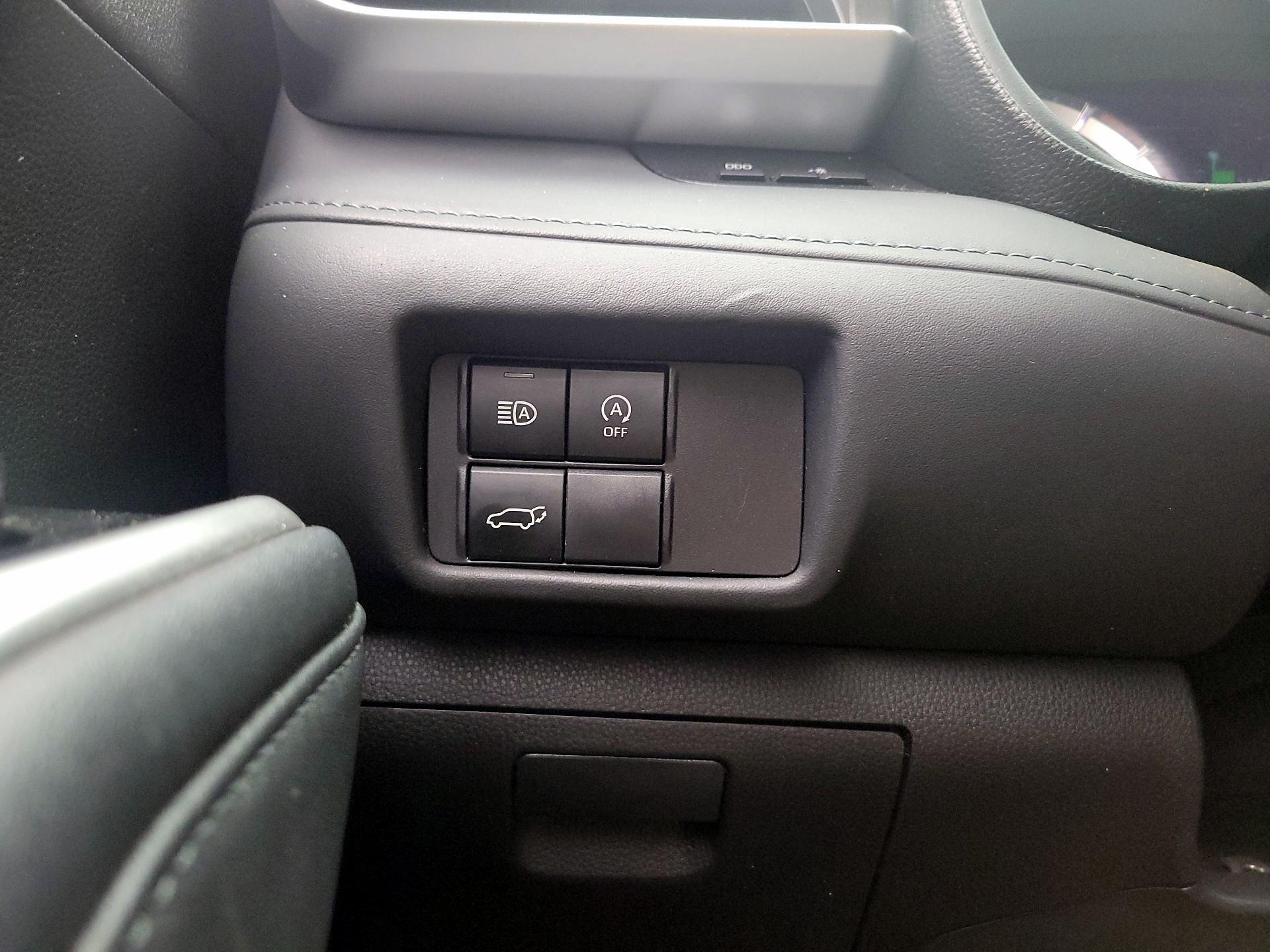 Thumbnail: 2023 Toyota Highlander - 13