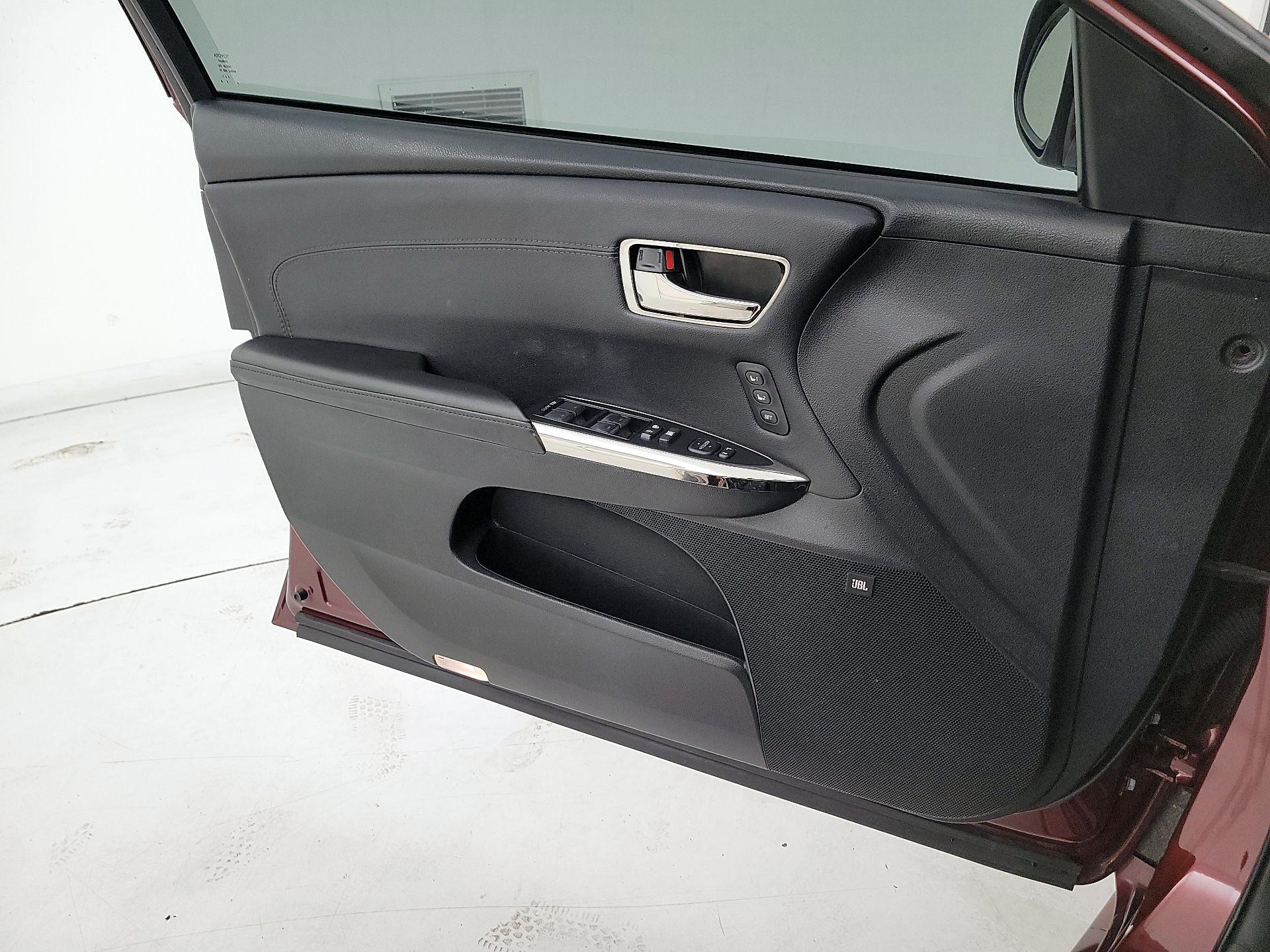 Thumbnail: 2015 Toyota Avalon - 10