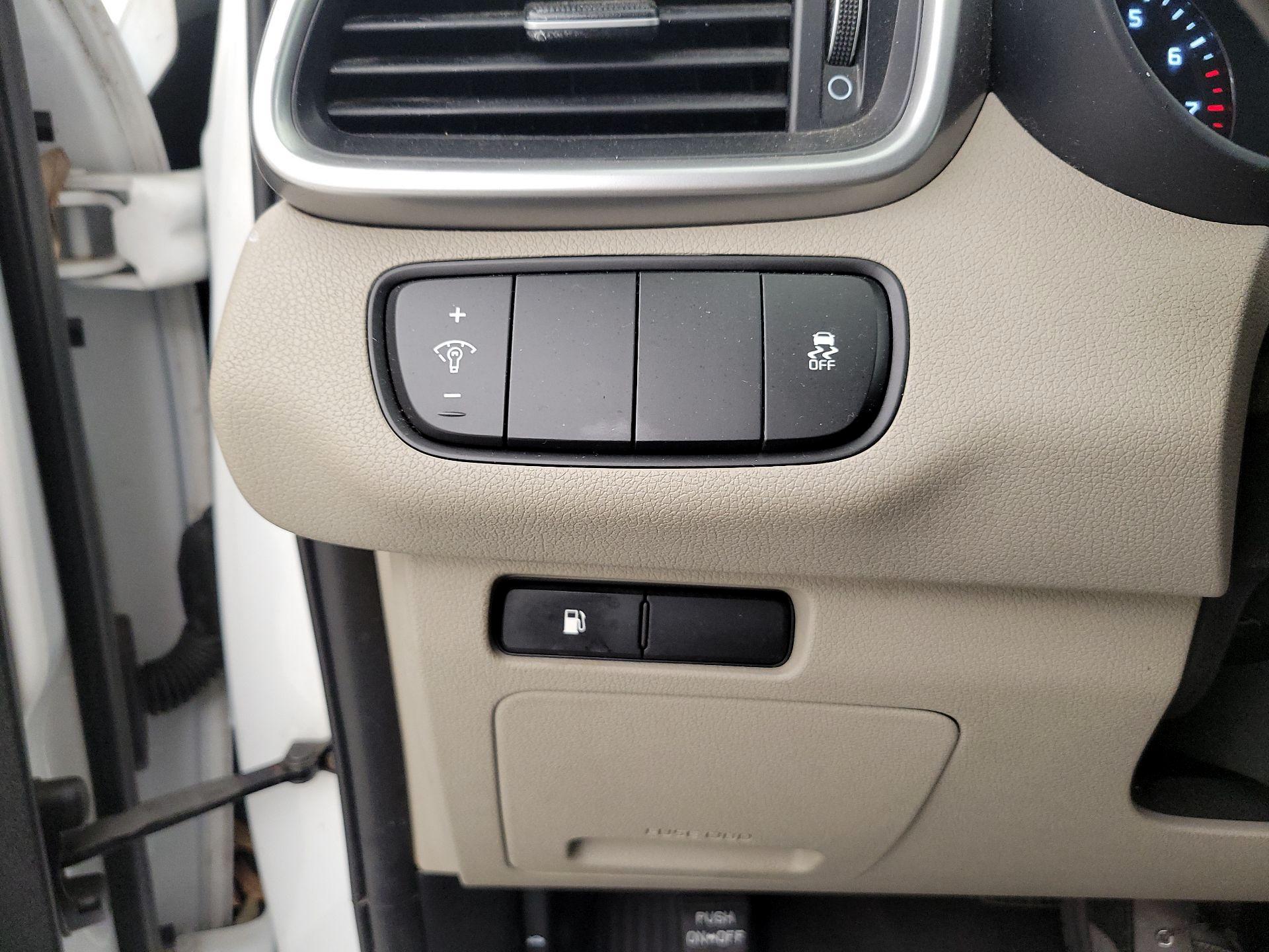 Thumbnail: 2017 Kia Sorento - 11