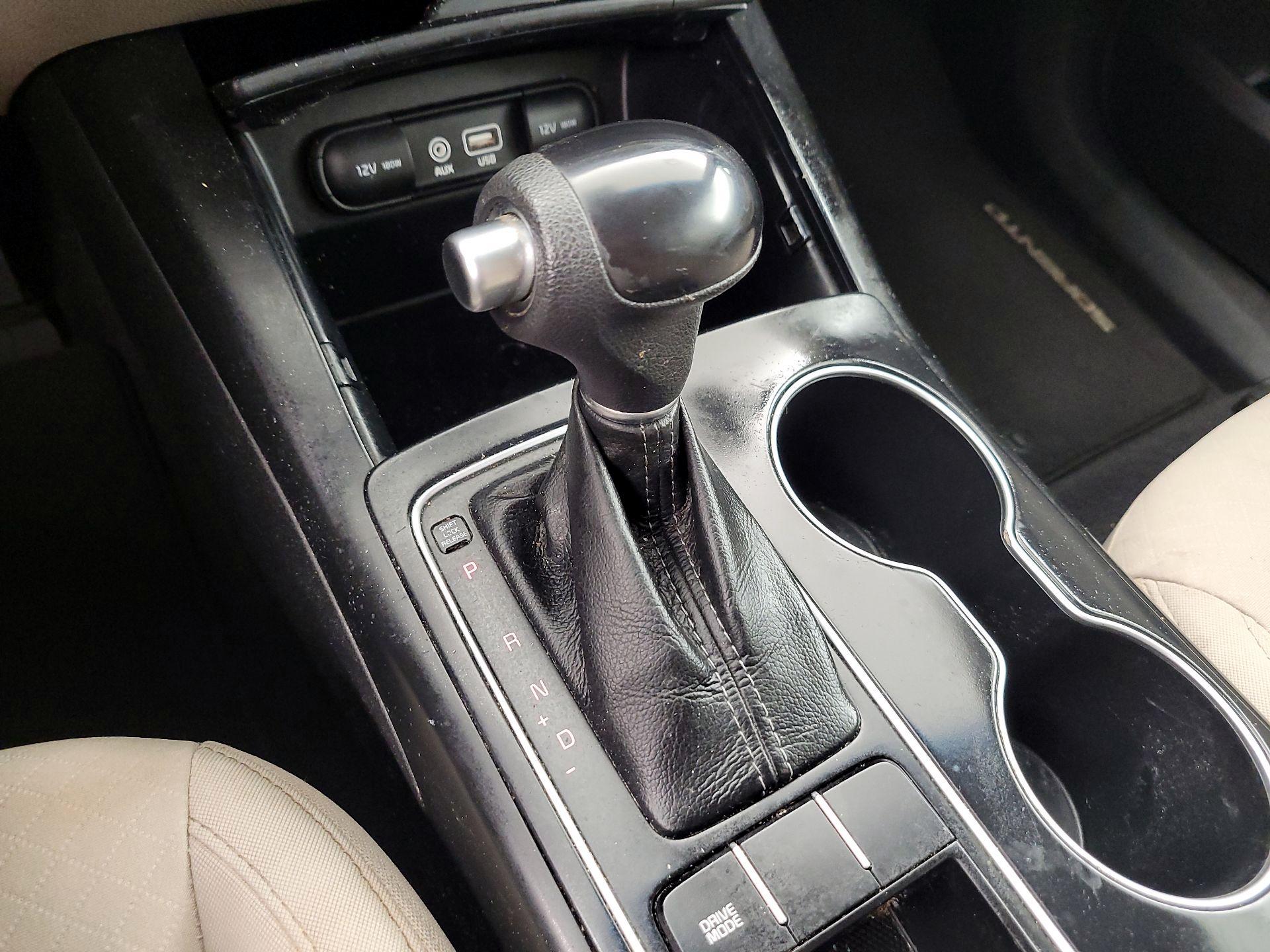 Thumbnail: 2017 Kia Sorento - 15