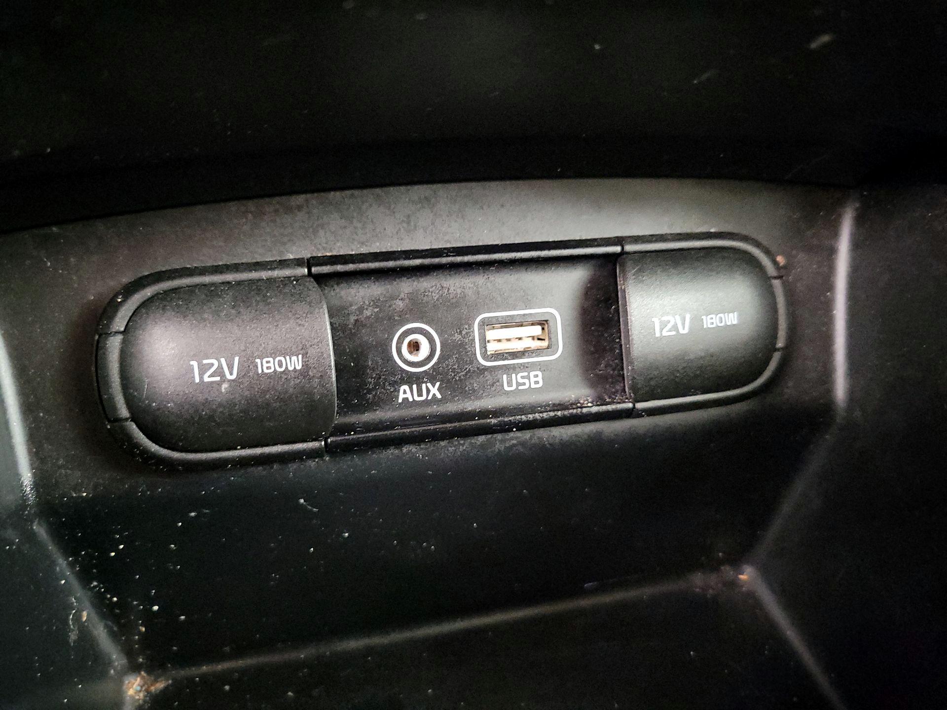 Thumbnail: 2017 Kia Sorento - 16